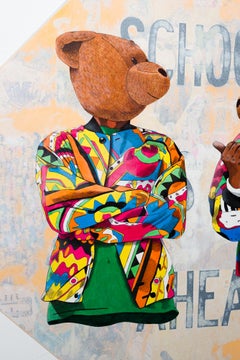 "Summer Time", figura di orso disegnata/dipinta a mano su cartello stradale a tecnica mista