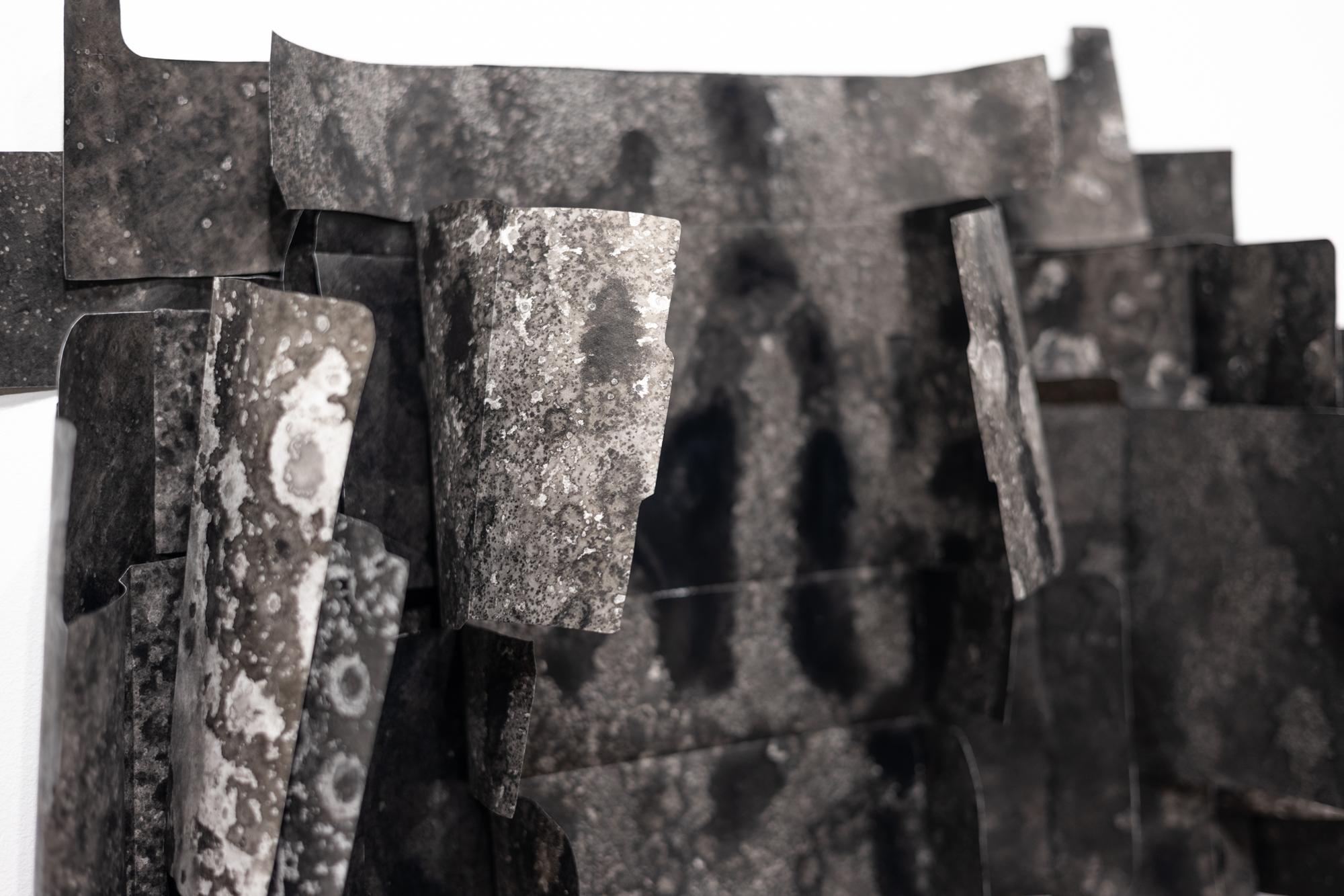„Delivered and Discarded (positives) #3“ Dimensionale wandhängende Skulptur im Angebot 6