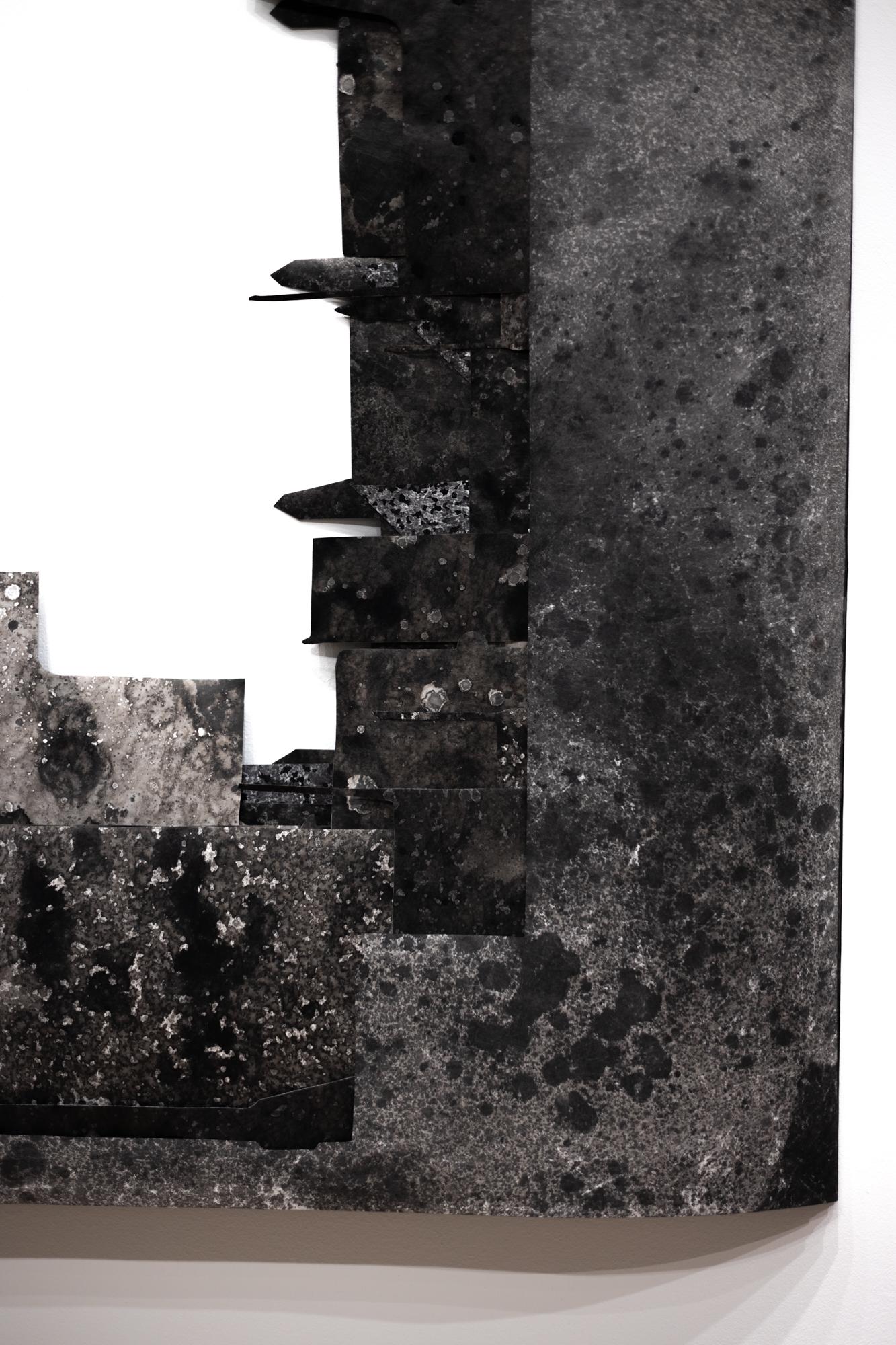 „Delivered and Discarded (negatives) #2“ Schicht- und manipulierte Sumi-Tinte auf Tyvek im Angebot 3