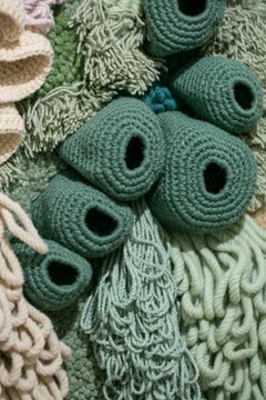 « Coralium »:: grande sculpture murale suspendue en tissu recyclé pastel