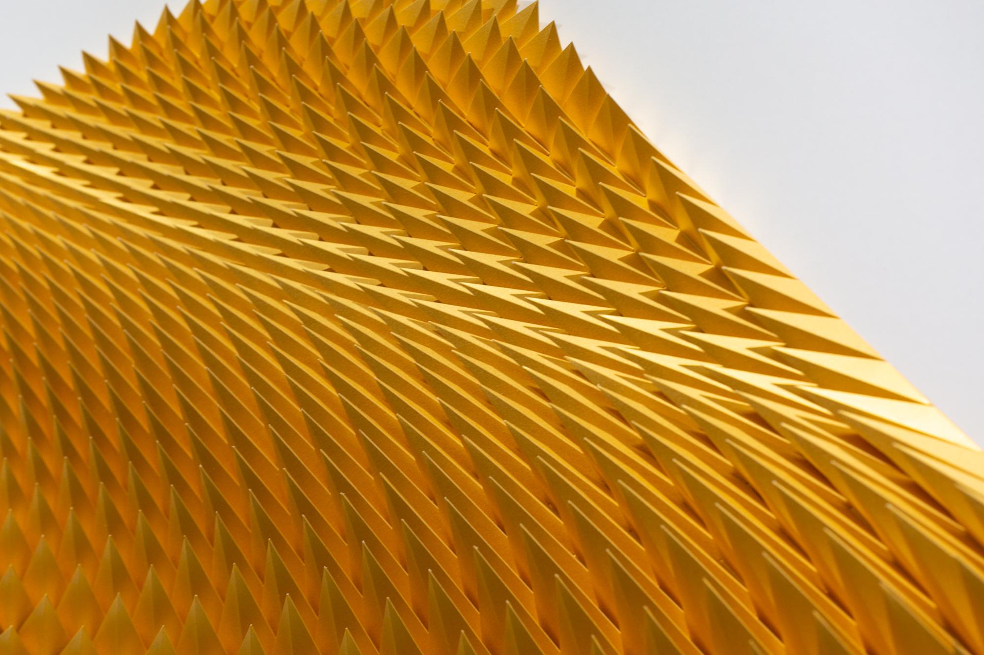 „Unholy 153“, Geometrische Papierskulptur, Gold, Orange, Abstrakt, Wandbezug (Grau), Abstract Sculpture, von Matt Shlian