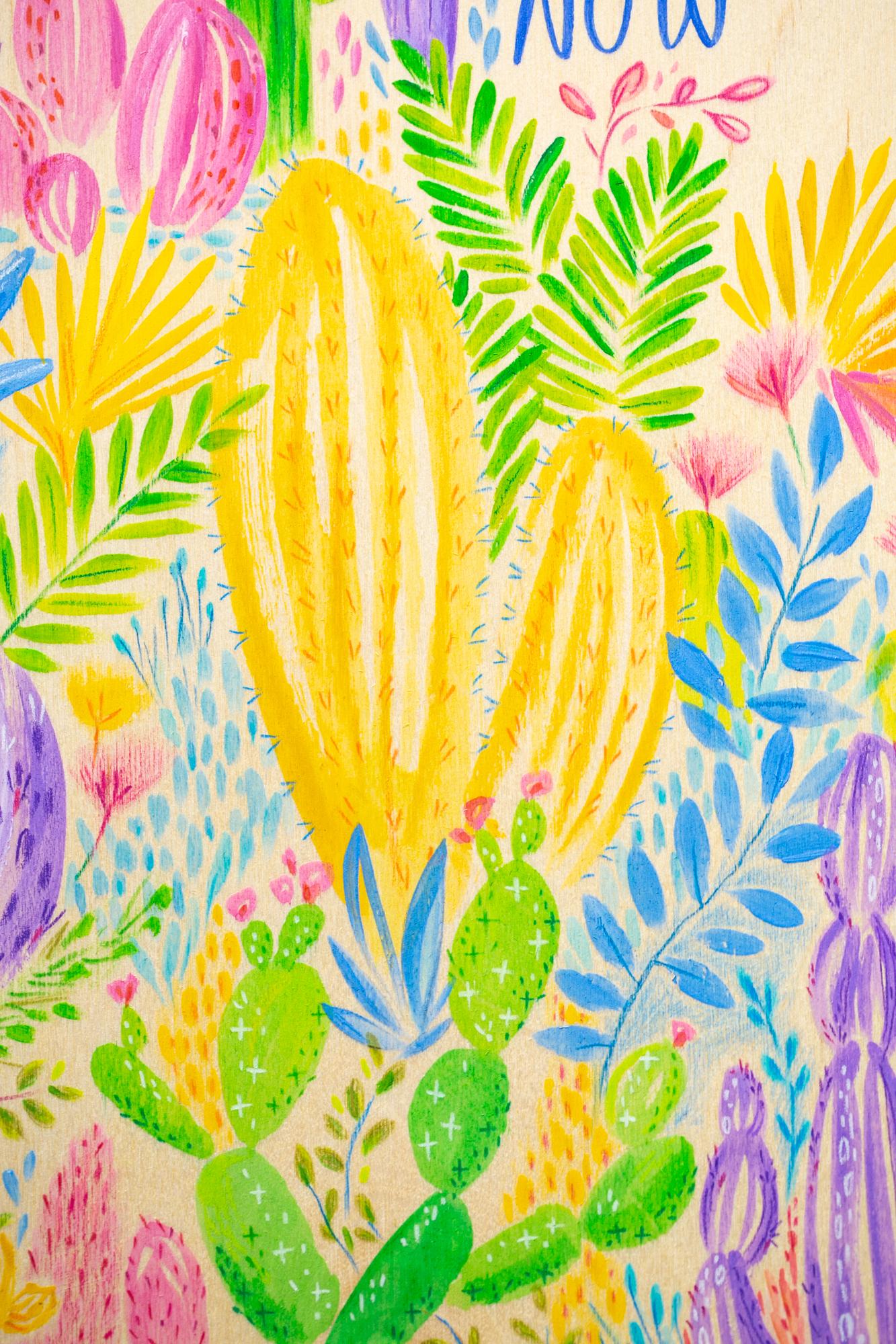 « Be Here Now », peinture florale, texte, bois exposé, couleurs vives et vives - Contemporain Art par Melissa Lomax