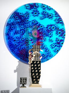 « Urne de défaite avec fumée et cercle »:: sculpture graphique translucide et réfléchissante