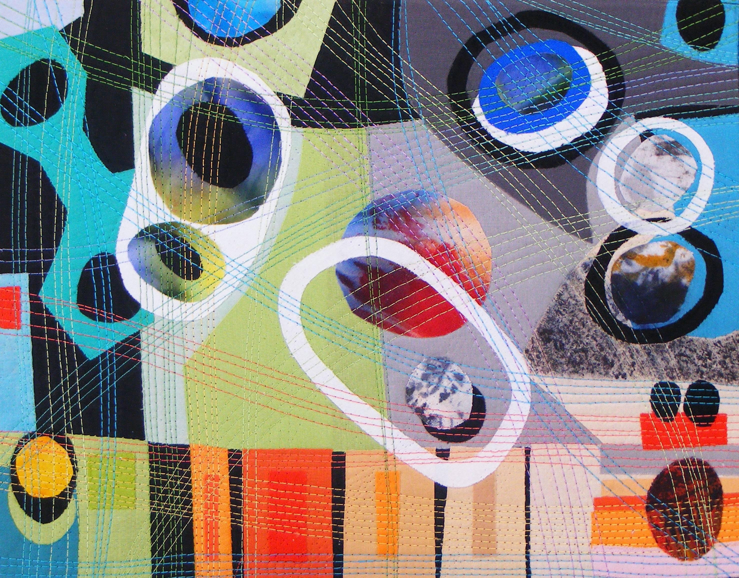 Bethan Ash è un'insegnante e creatrice di quilt professionista con un background nel design della moda. Ha esposto ampiamente e le sue opere sono state acquistate da musei del Regno Unito e degli Stati Uniti, tra cui il Museum of Arts and Design di