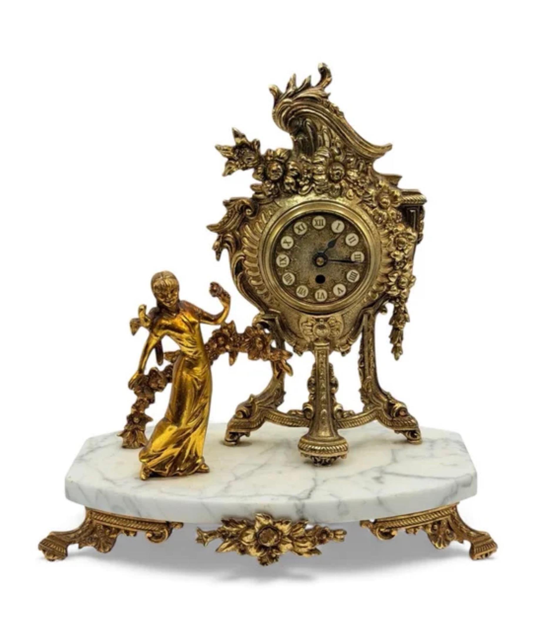 Orologio in bronzo con figura e marmo in vendita 2