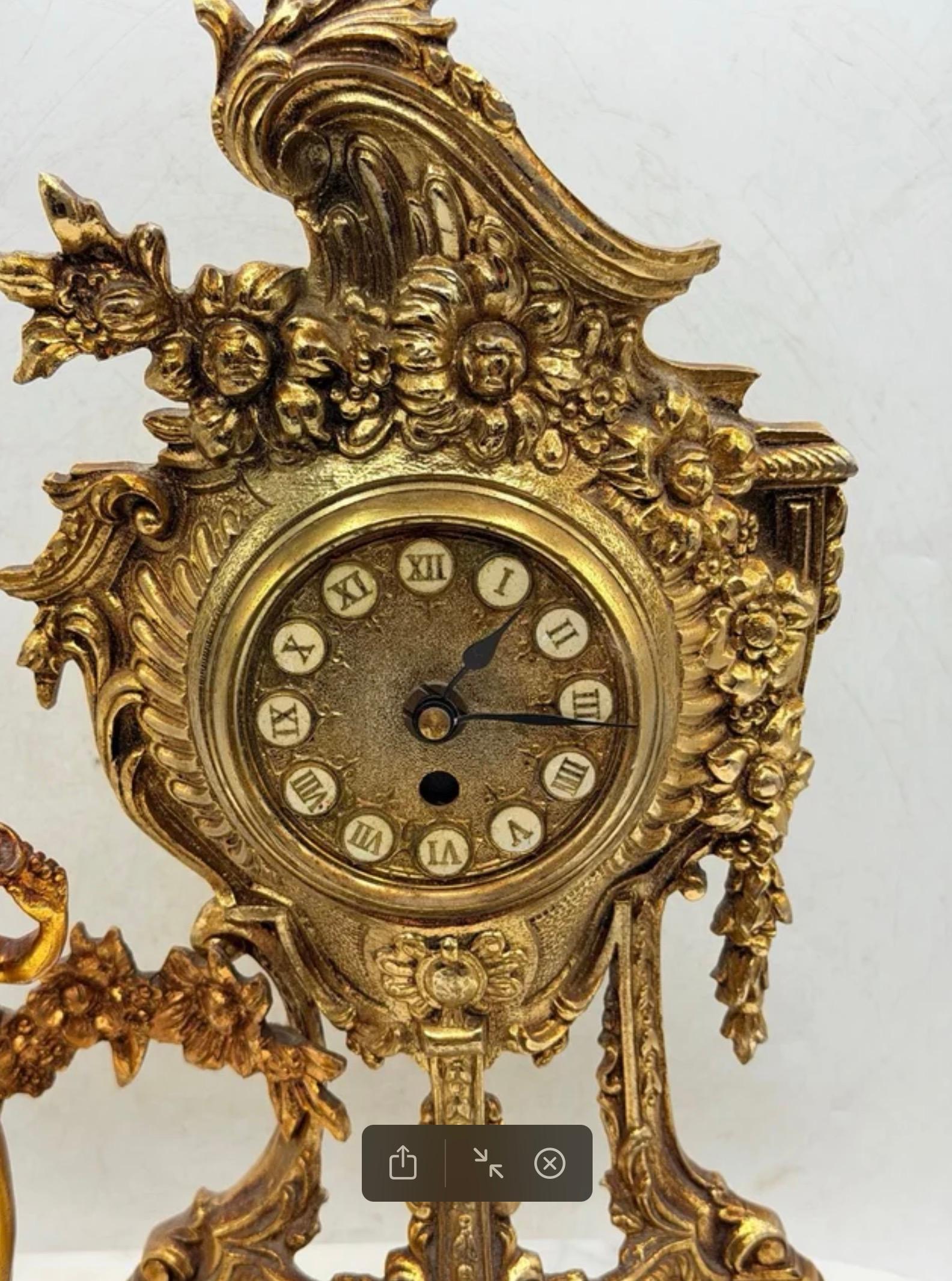 Orologio in bronzo con figura e marmo in vendita 1