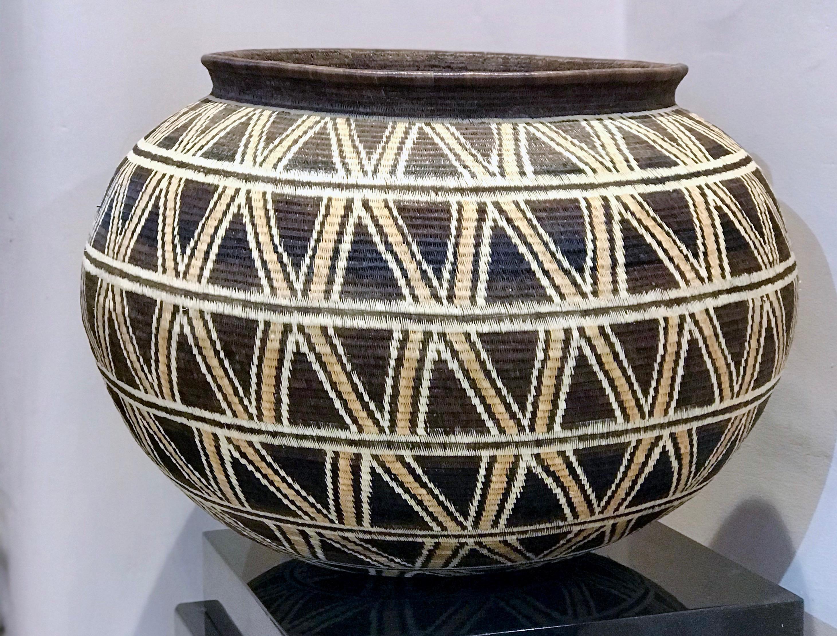 Basket by Elsa Quiros, large geometric design in brown, tan, white sunflower

handwoven Panama Rainforest Basket