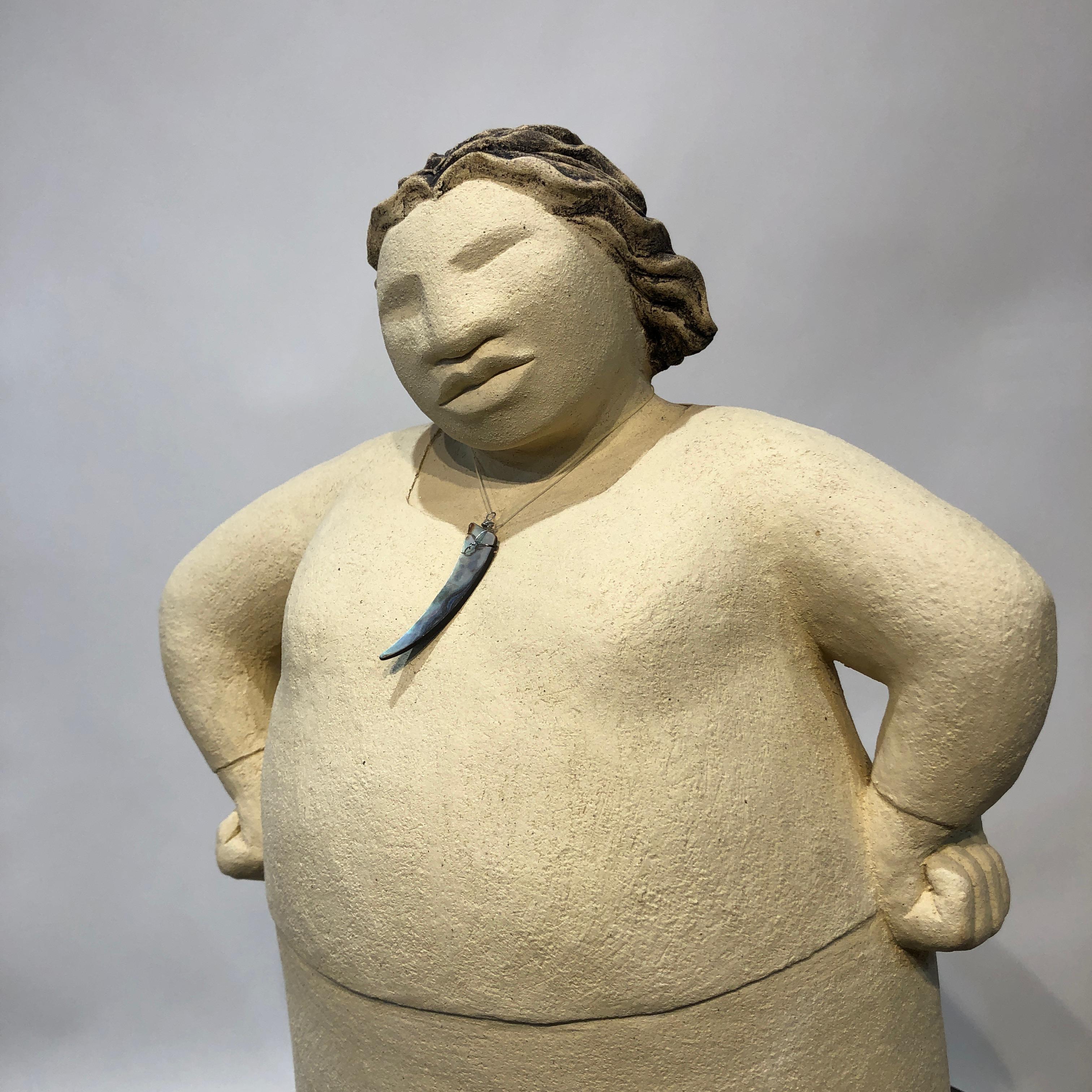 Whaea- La Matriarche, sculpture figurative en céramique, femme, argile, femme maori