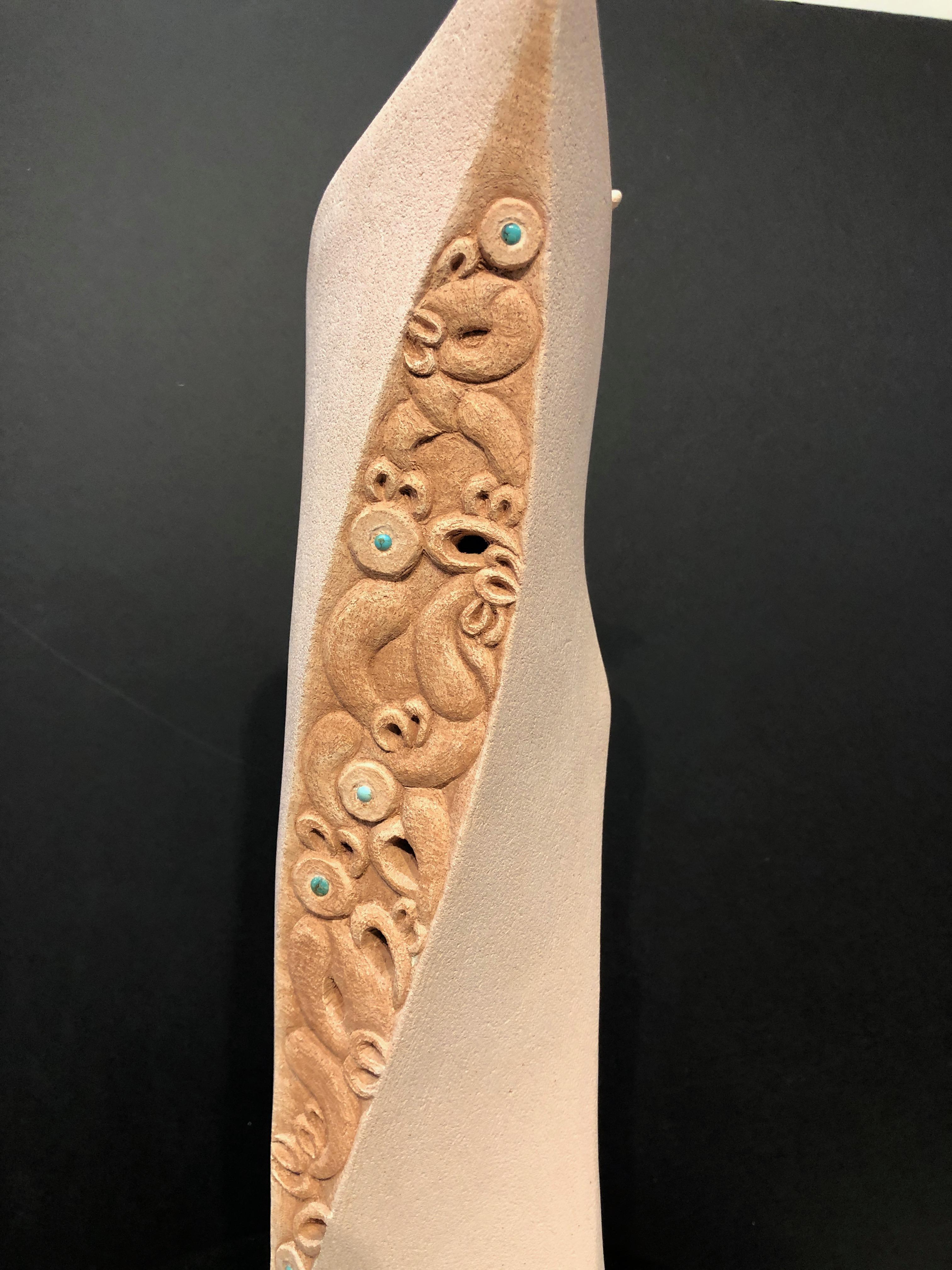 Awhi Whakapapa, Embracing Geneaology, scultura figurativa in ceramica, Contemporaneo in vendita 6