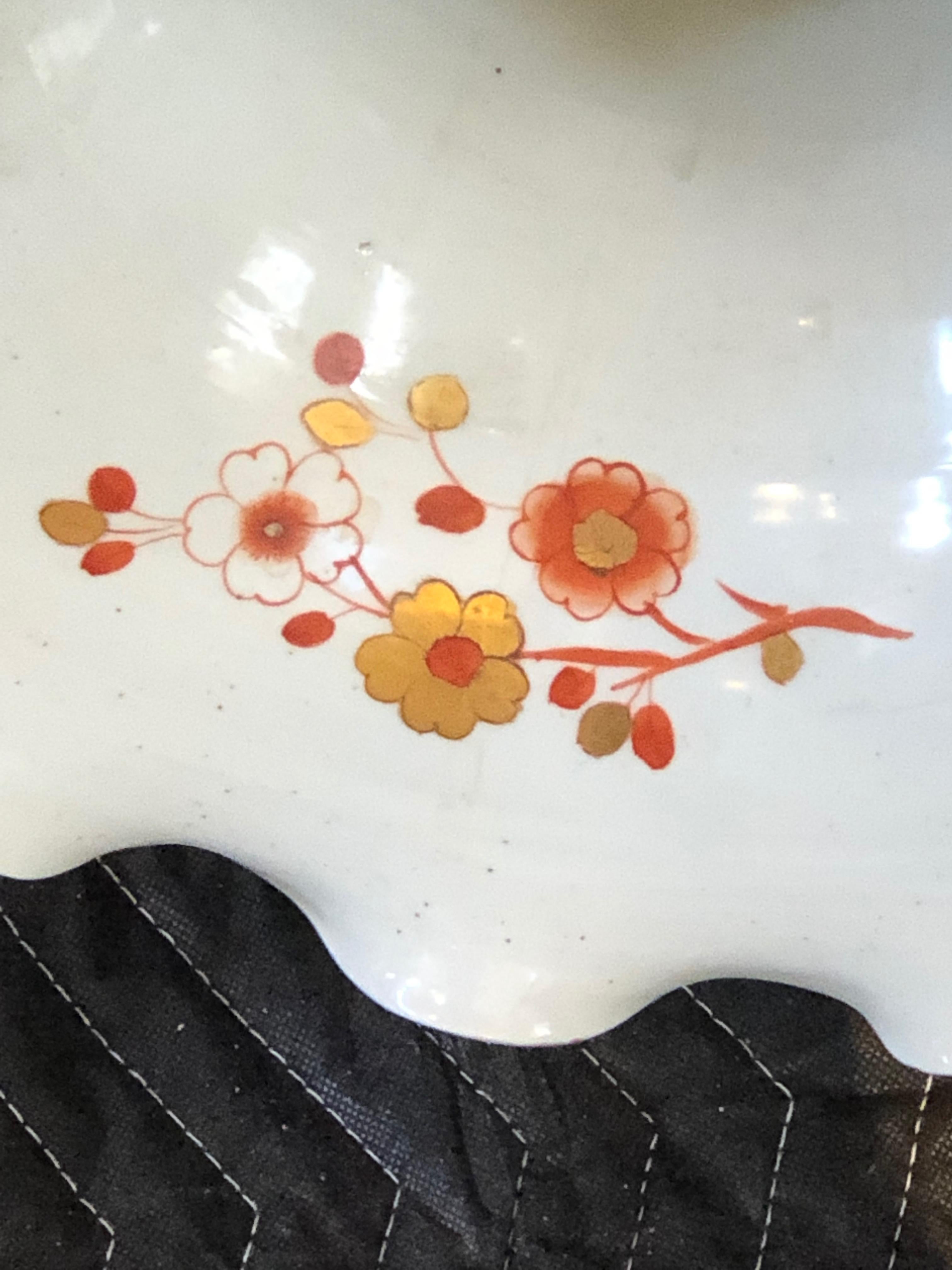 Imari vase with fluted edge, red, gold, blue, orange For Sale 6