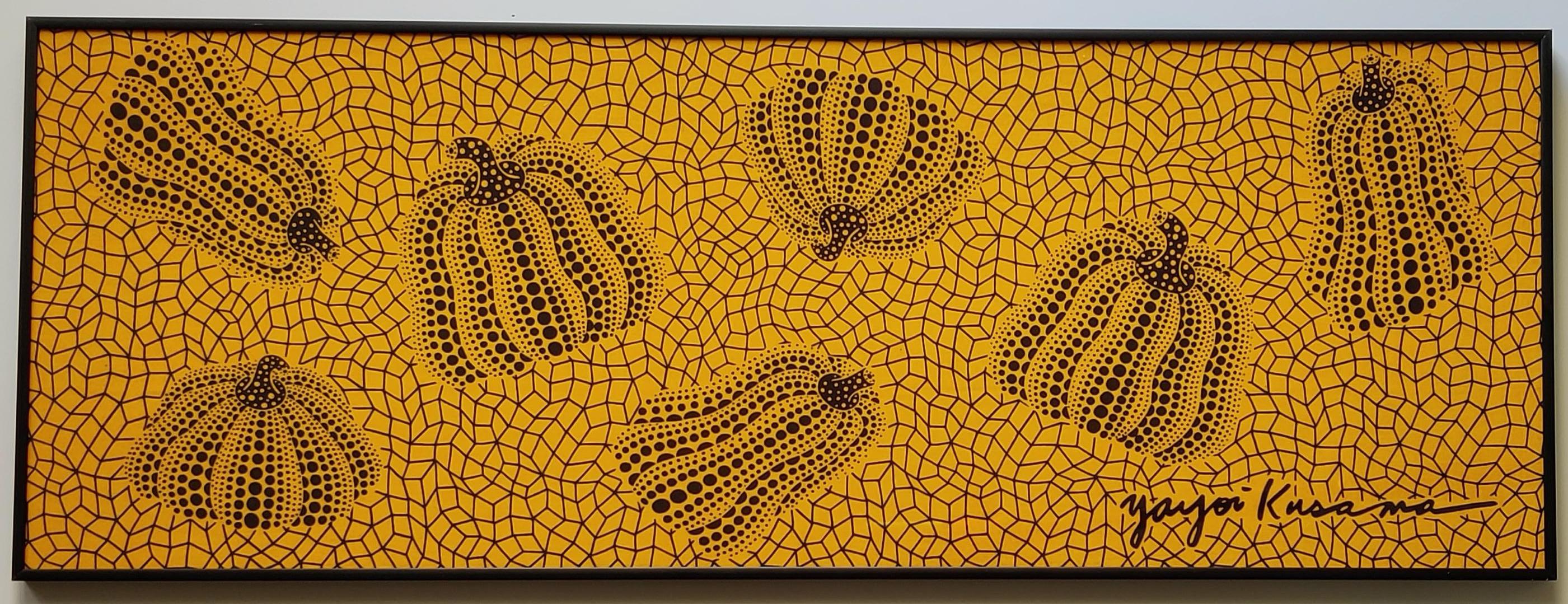 Yayoi Kusama 
Kürbis ( gelb )
Druck auf Baumwollhandtuch
Größe 92,5 x 33 x 2,5 cm
Gerahmt mit schwarzem Aluminiumrahmen und UV-Schutz-Acrylglas  
veröffentlicht von シンワ繊維株式会社