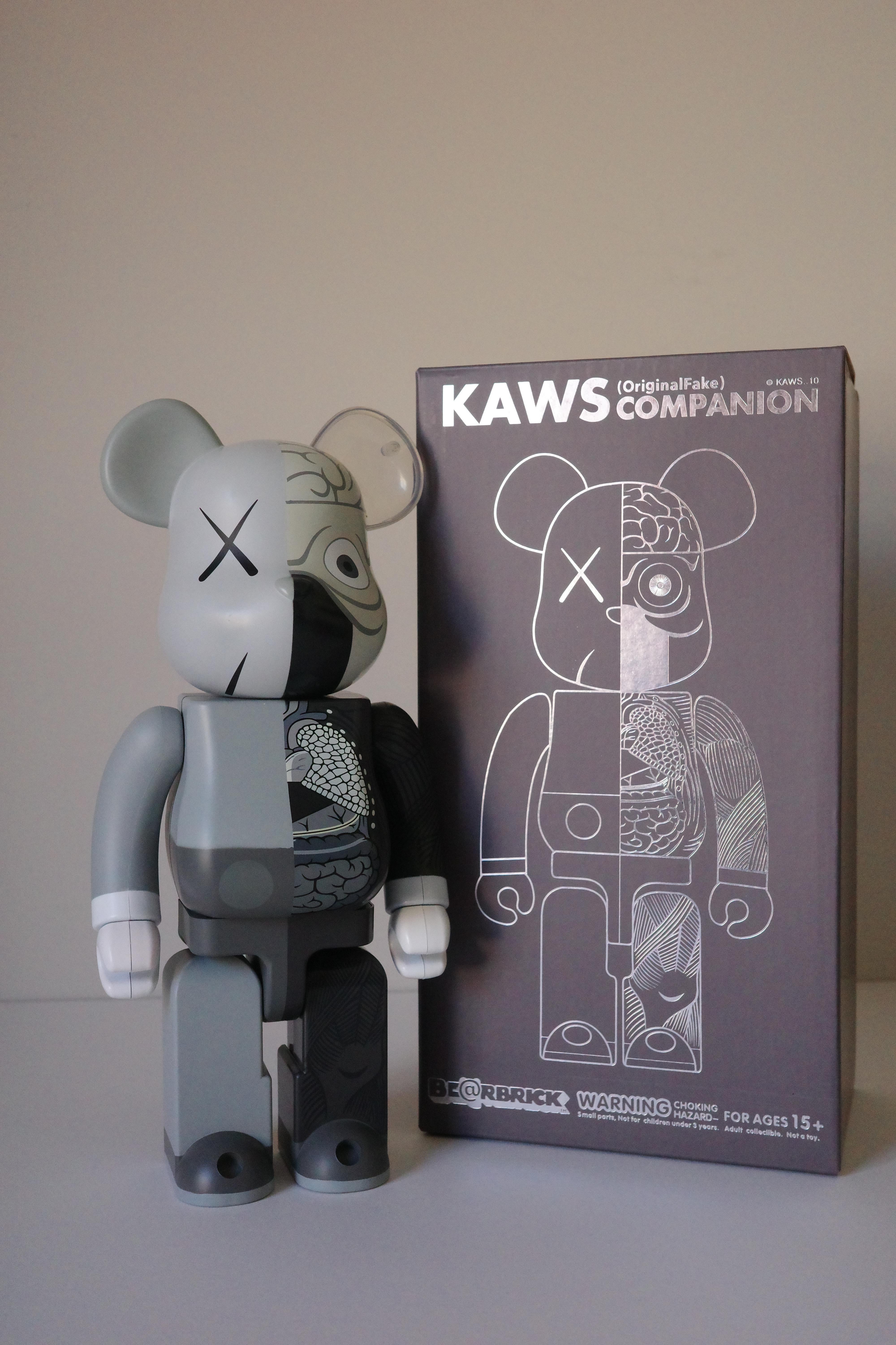 400% KAWS X Be@rbrick Original Fake Dissected (Grey)
2010
Painted Cast Vinyl
Limited Edition of 500
Size: 28 × 12.7 × 10 cm
Publisher: Medicom Toy x OriginalFake
Come with the original box