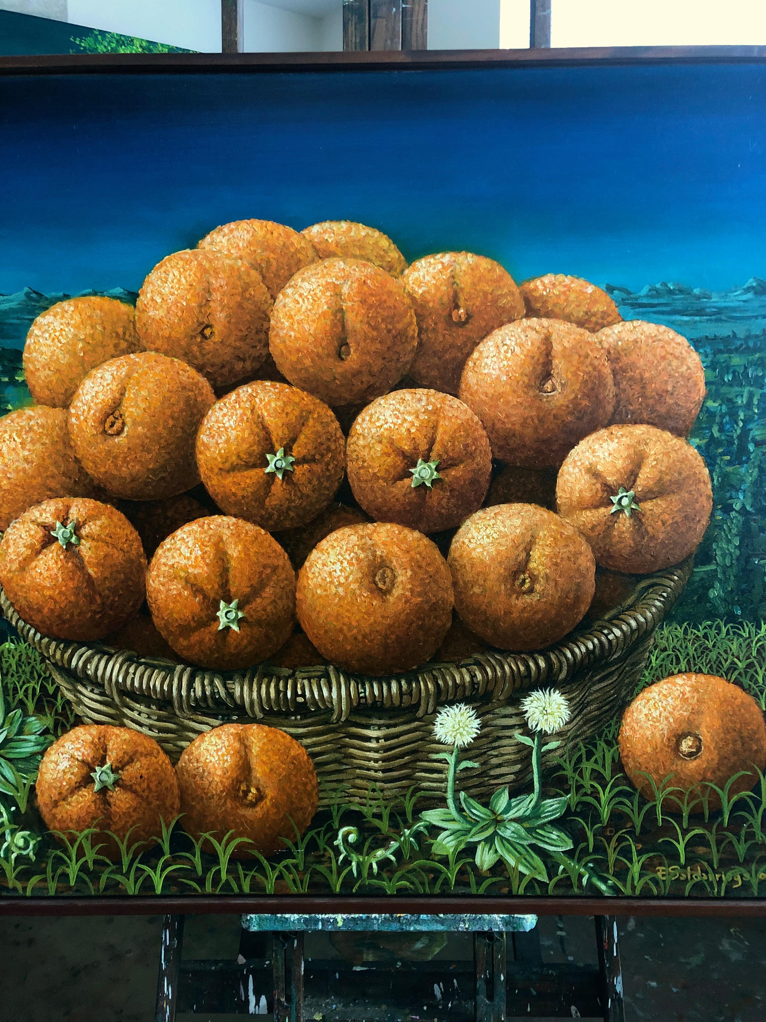Stillleben mit orangefarbenem Korb  (Realismus), Painting, von Rafael Saldarriaga