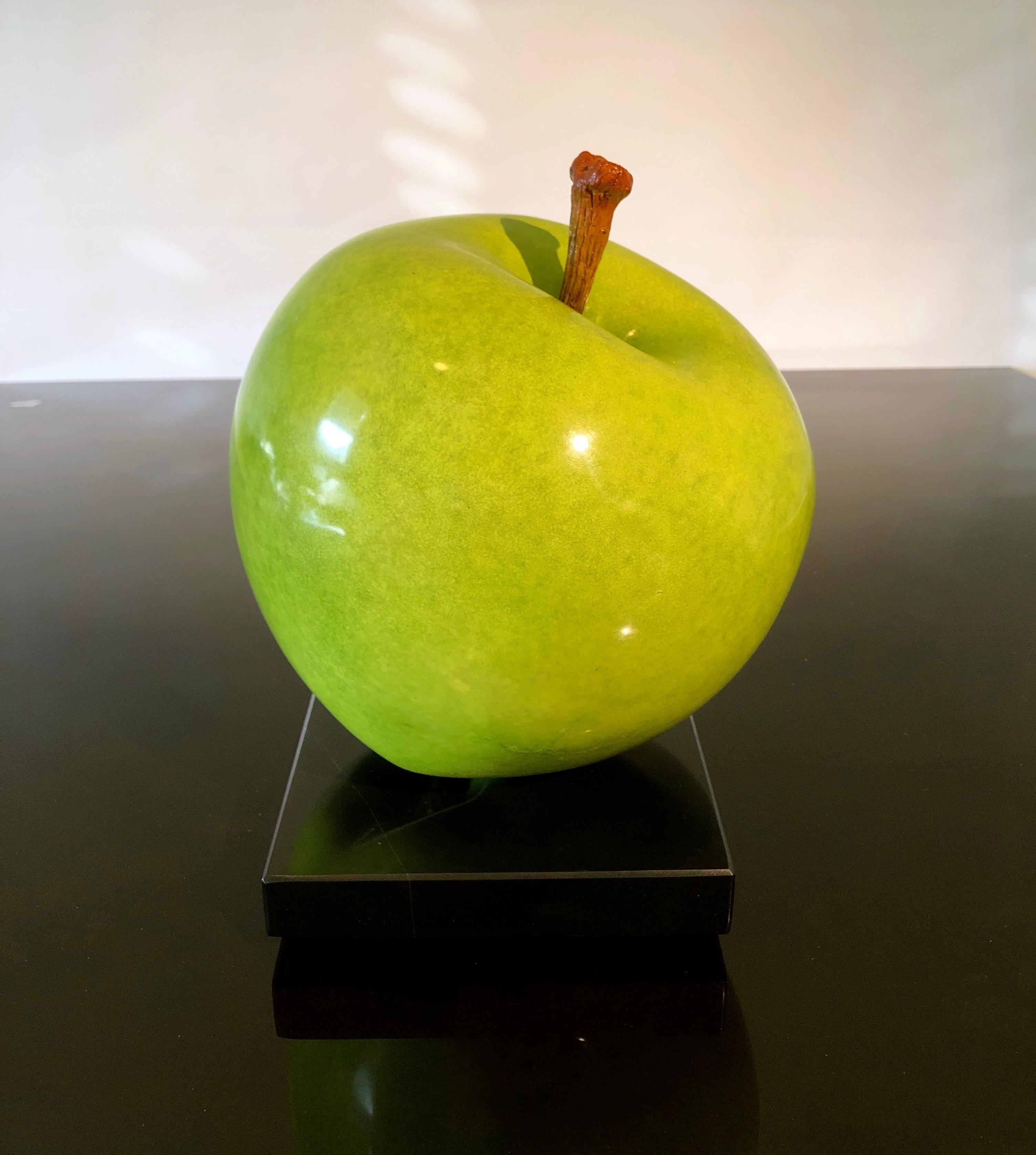 Randi Grantham Still-Life Sculpture - Granny Apple
