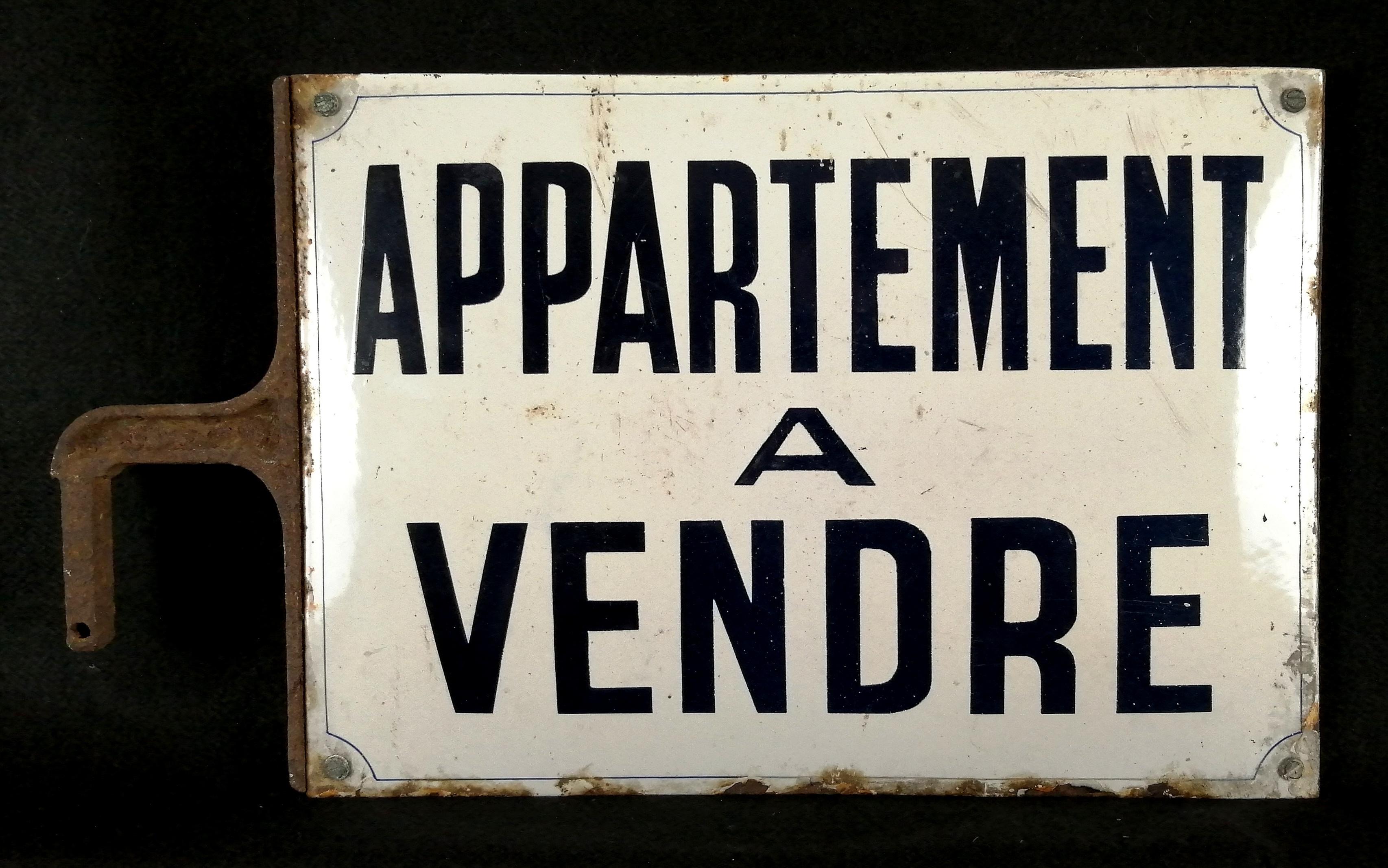 Appartement a Vendre - Panneau publicitaire en émail français ancien du début du 20e siècle - Art de Early 20th Century French School