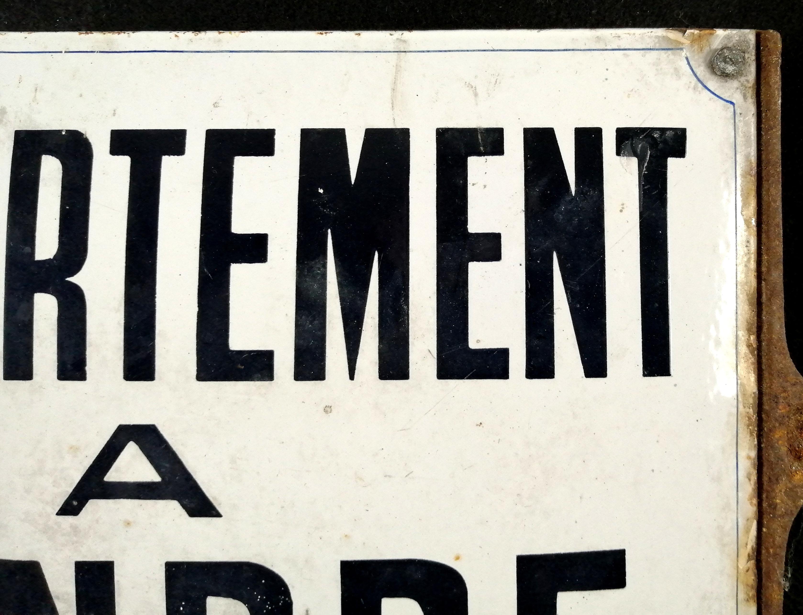 Appartement a Vendre - Panneau publicitaire en émail français ancien du début du 20e siècle en vente 1