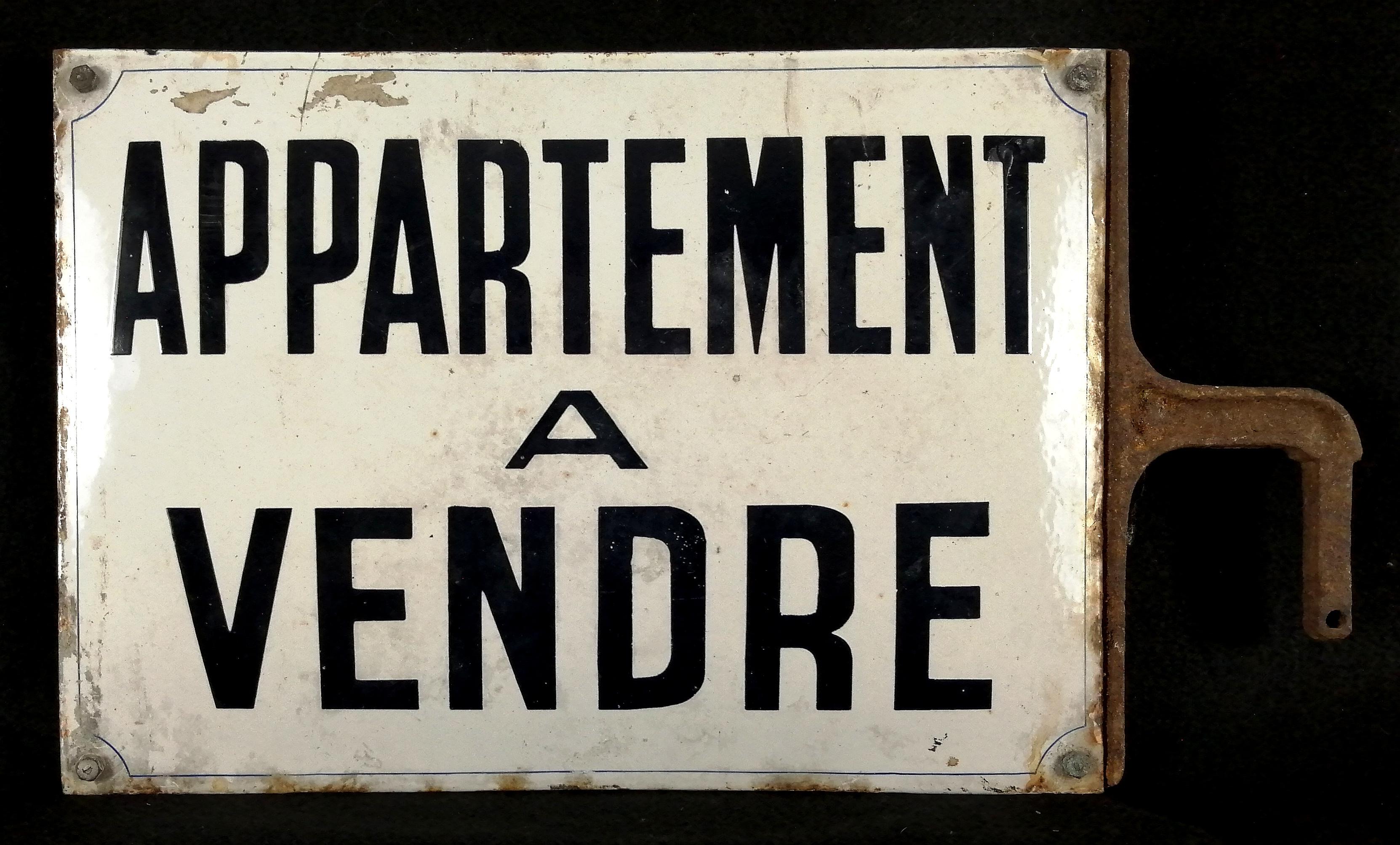 Appartement a Vendre - Panneau publicitaire en émail français ancien du début du 20e siècle - Art déco Art par Early 20th Century French School