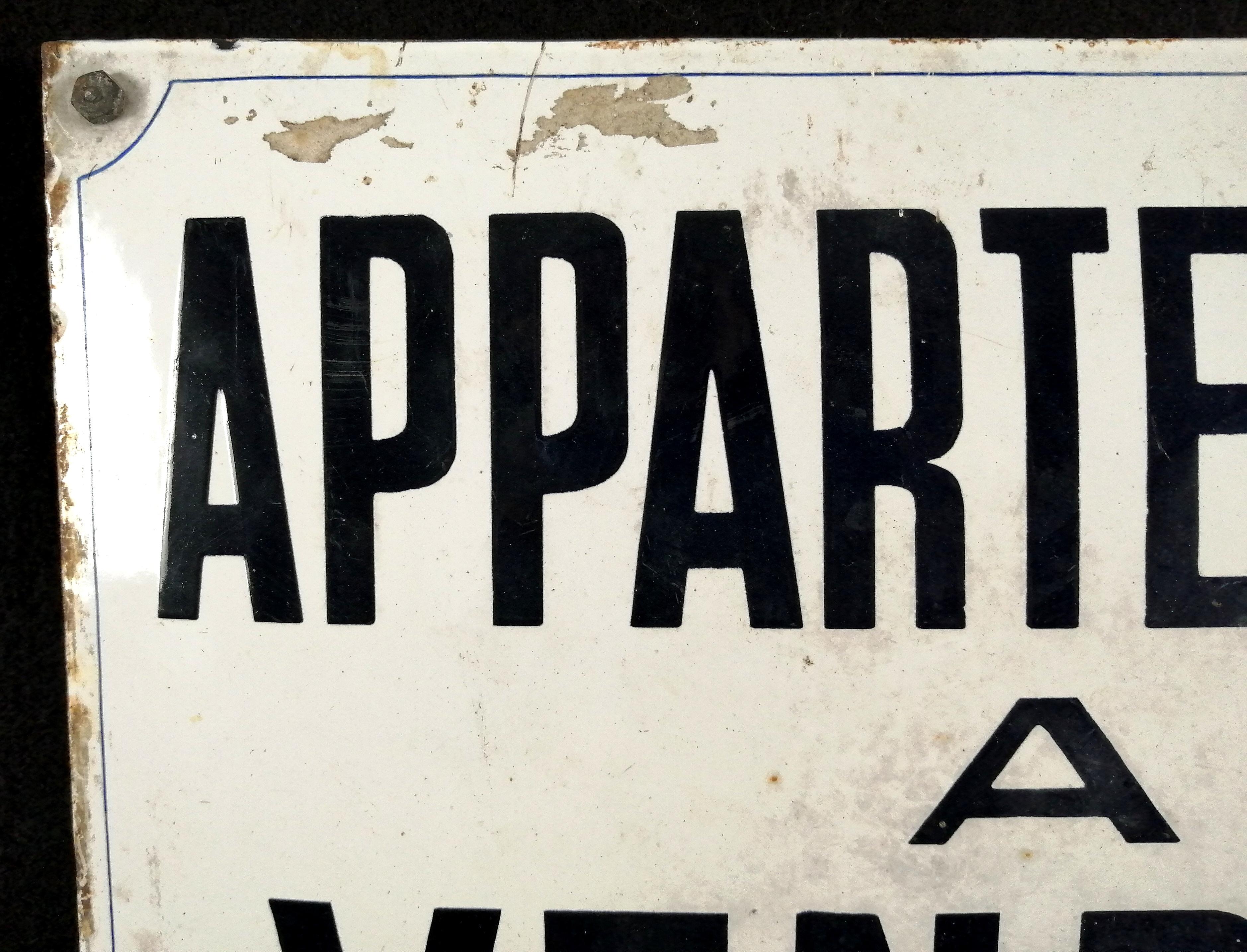 Appartement a Vendre - Panneau publicitaire en émail français ancien du début du 20e siècle en vente 3