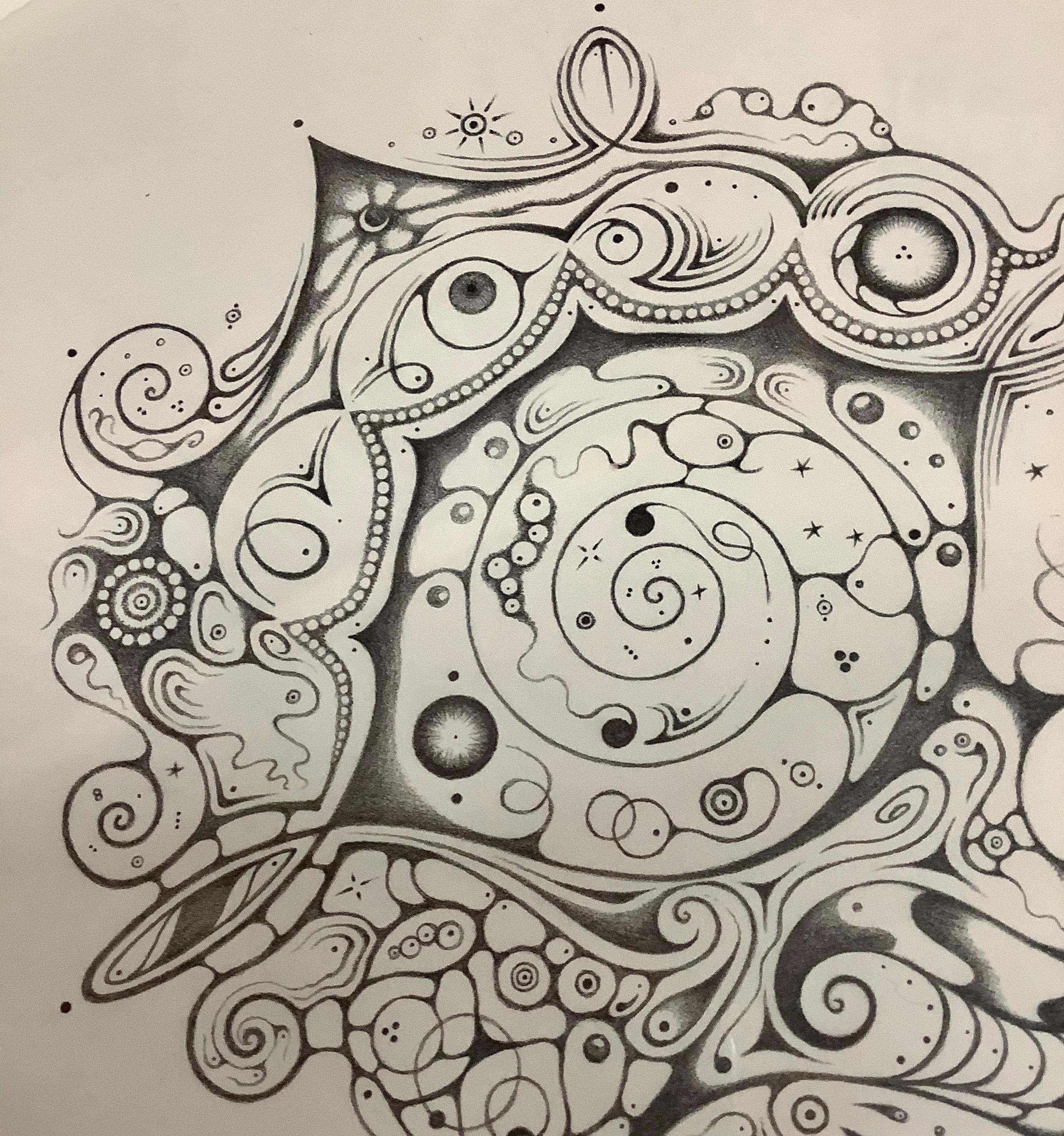 Eine sorgfältig gezeichnete Hummel, zarte Muster und eine kleine Mondsichel sind perfekt ausbalanciert in dieser detailreichen Mandala-Zeichnung, die nur mit Bleistift auf Papier gezeichnet wurde. Gerahmt in einem cremefarbenen Holzrahmen, 10,25 x