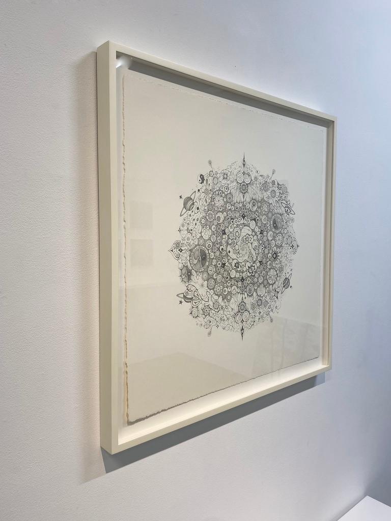 Schneeflocken 150 Planeten, spirituelles Thema, Mandala-Bleistiftzeichnung (Grau), Abstract Drawing, von Michiyo Ihara