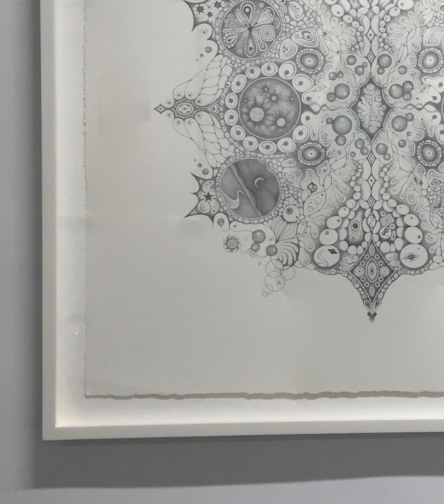 Schneeflocken 125 Einssein, Planeten, Mondsichel, Muster Mandala Bleistiftzeichnung (Grau), Abstract Drawing, von Michiyo Ihara