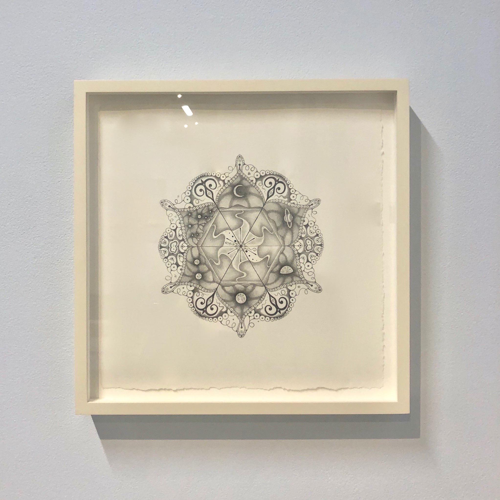 Schneeflocken 108 Matrix, Planet und Halbmond Mandala Bleistiftzeichnung – Art von Michiyo Ihara