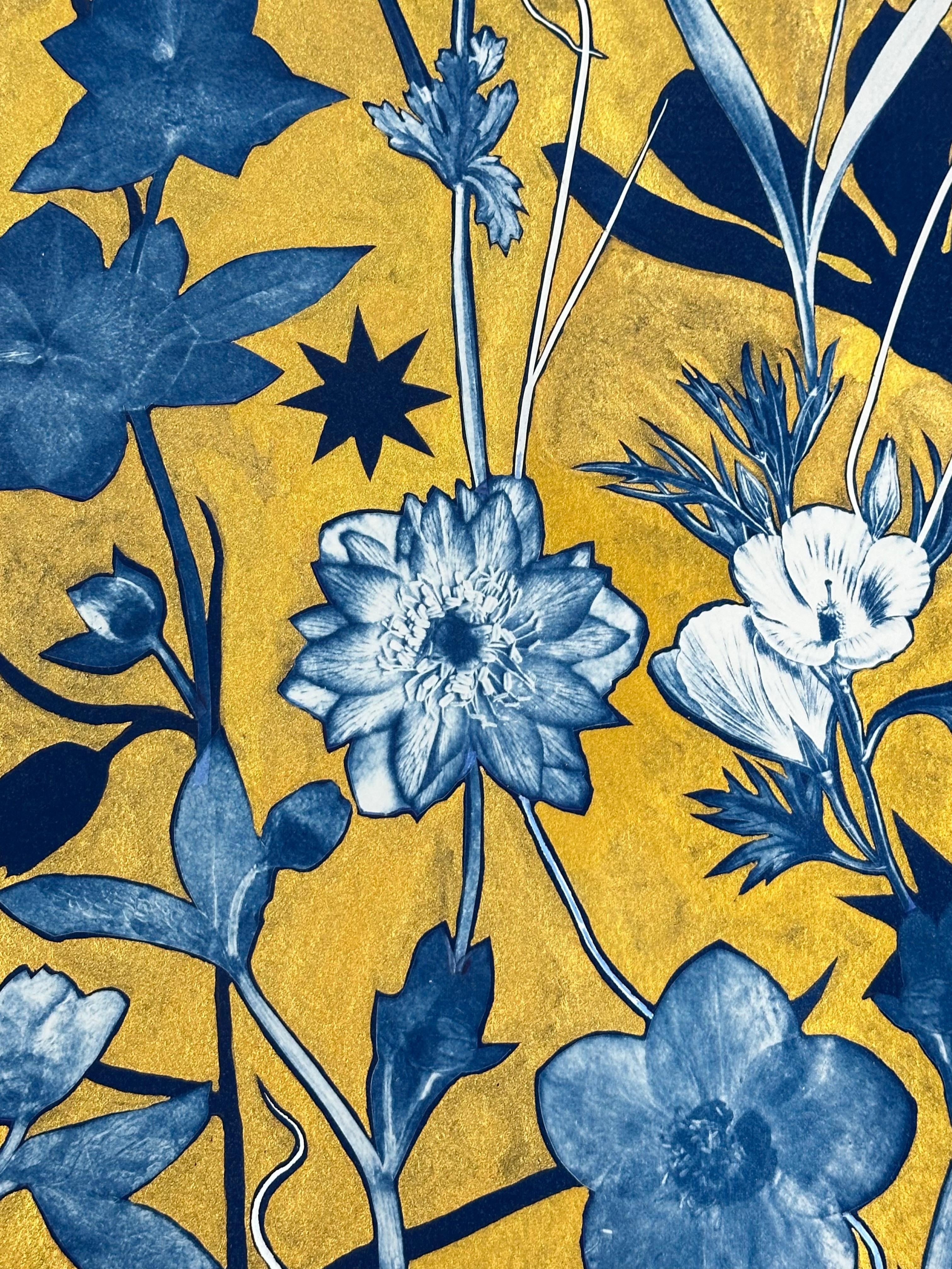 Gold Flora Schatten Orchidee - Metallic Botanical Cyanotype Gemälde Blumen in Gold, 2023 im Angebot 4