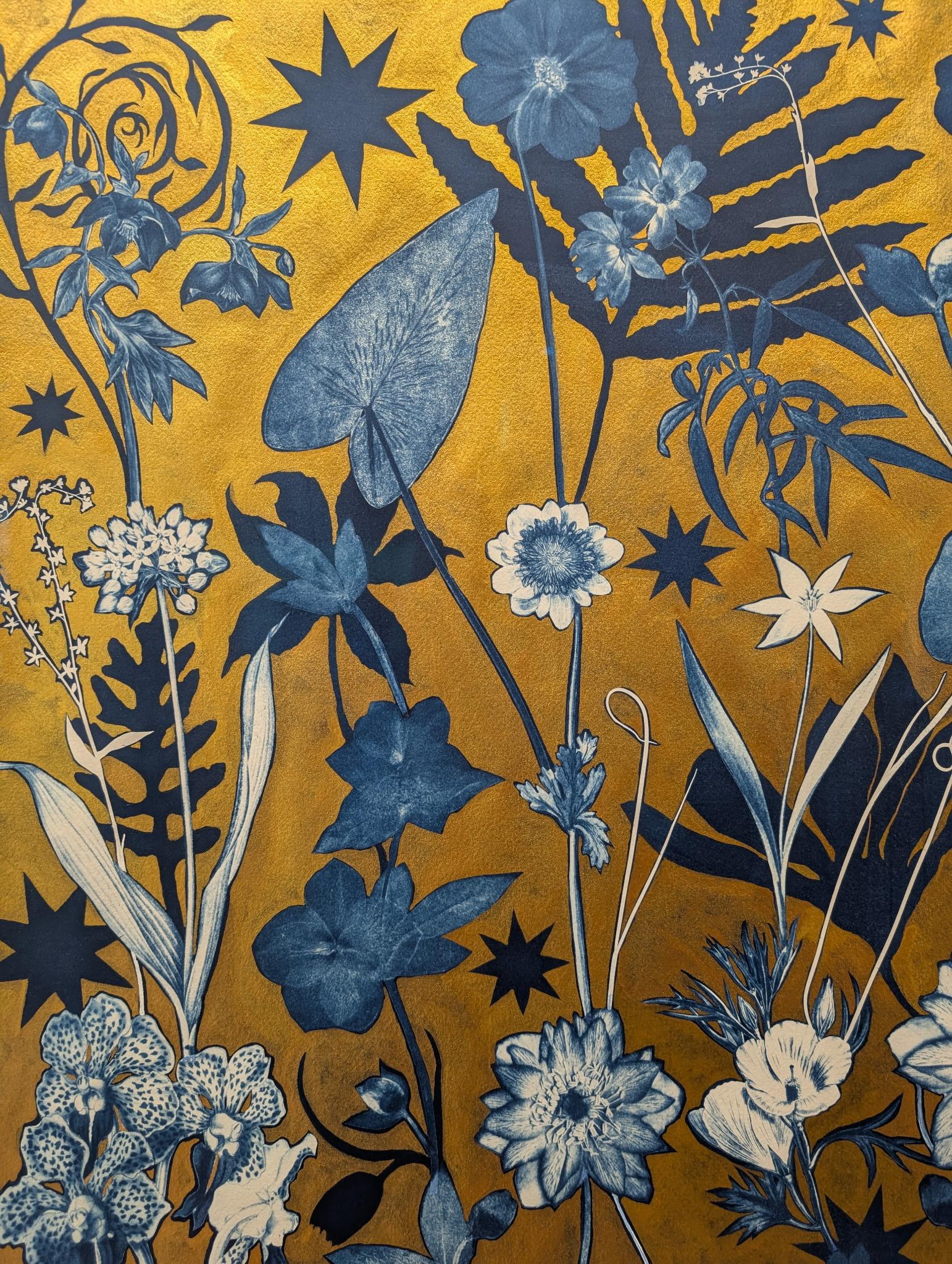 Gold Flora Schatten Orchidee - Metallic Botanical Cyanotype Gemälde Blumen in Gold, 2023 im Angebot 14