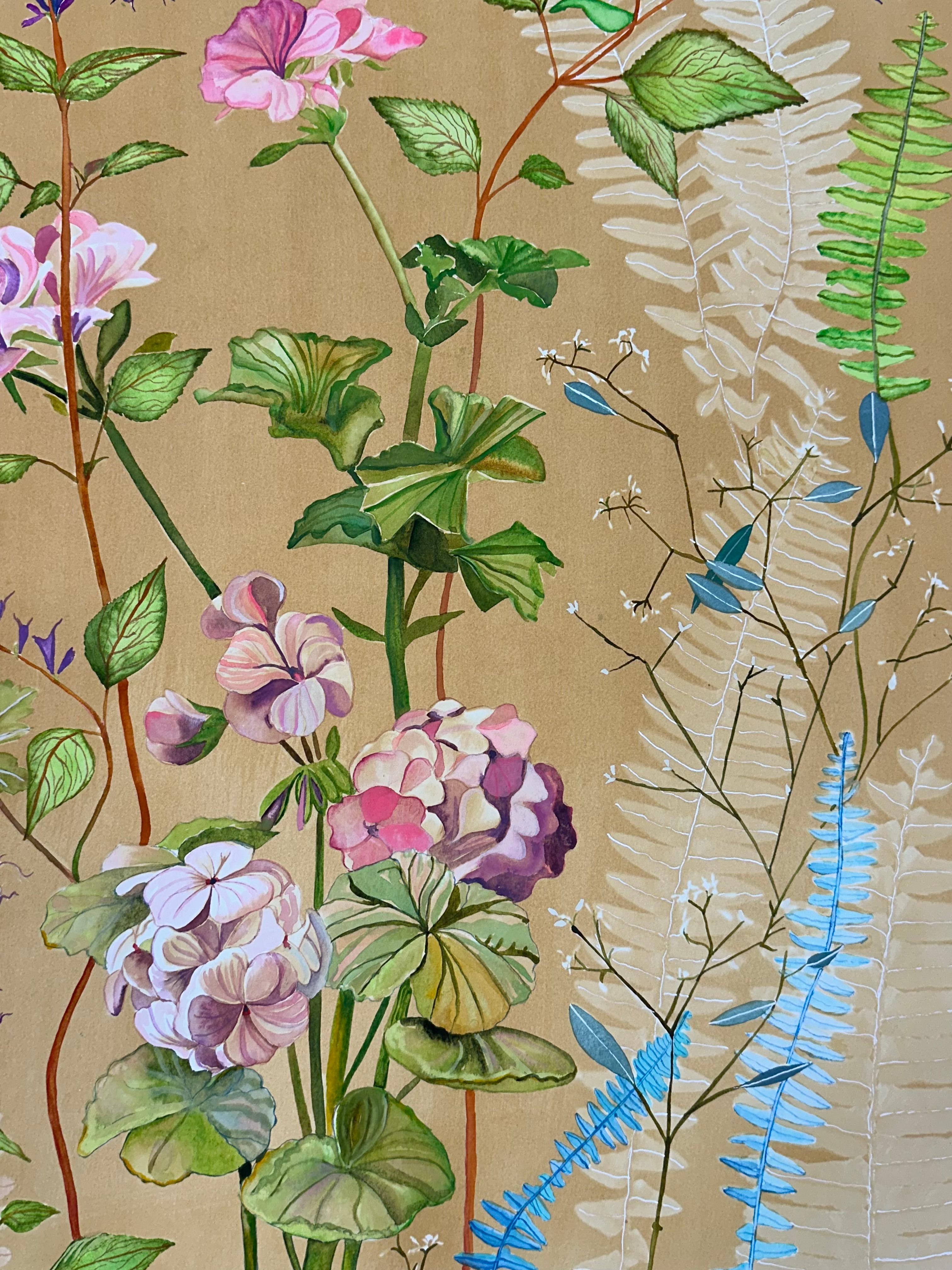 En esta pintura en acuarela, gouache, tinta china, pigmentos dorados y cianotipia en tono de té sobre papel de acuarela de algodón, se representan flores meticulosamente detalladas, incluidos tulipanes y geranios, y un colorido colibrí, sobre un