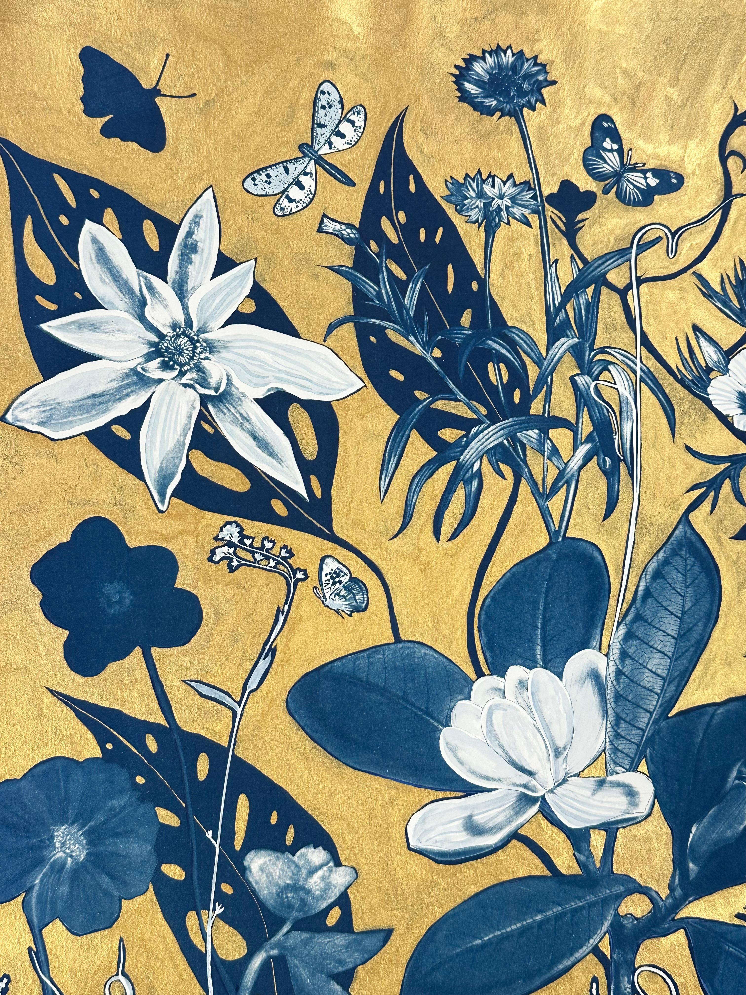 Flora d'oro Ombre di Magnolia - Pittura botanica metallizzata in cianotipia Fiori 2023 in vendita 1