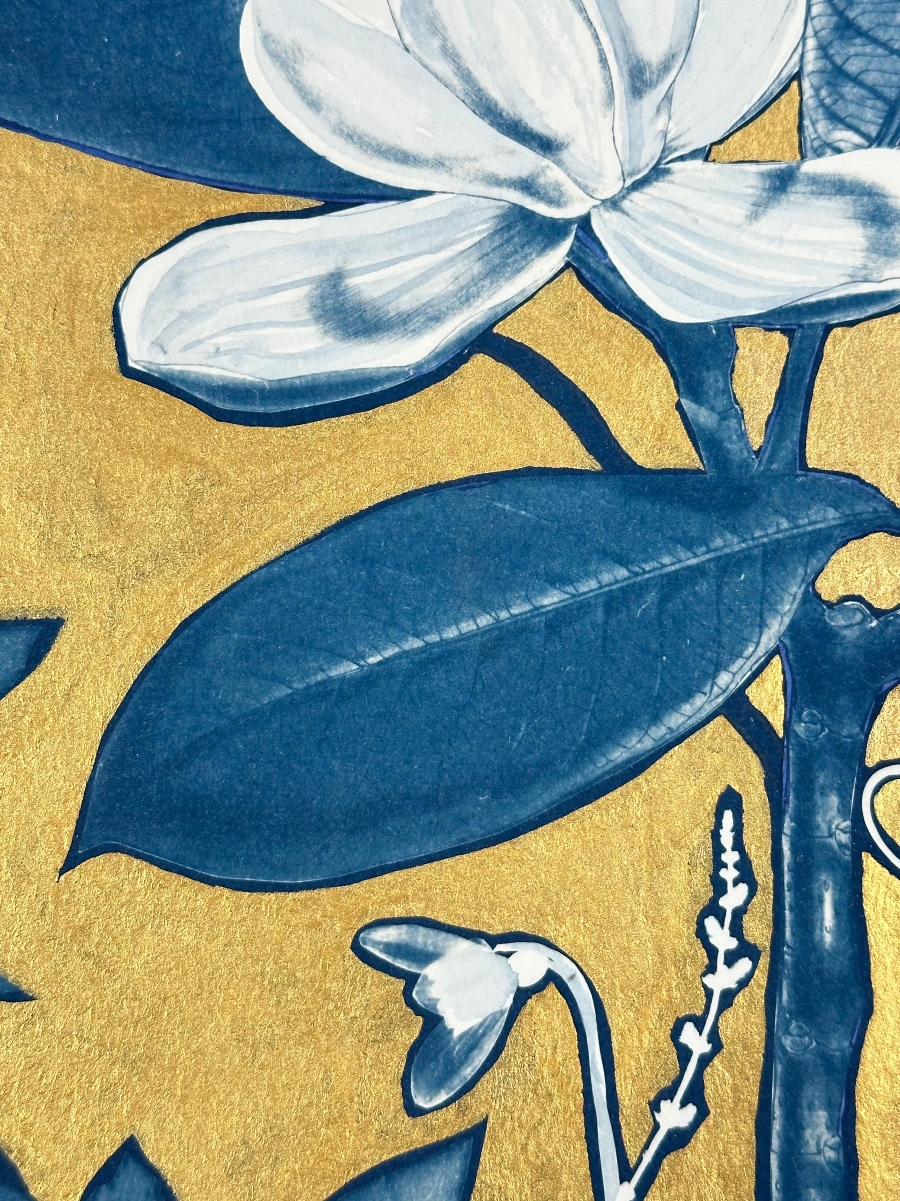 Flora d'oro Ombre di Magnolia - Pittura botanica metallizzata in cianotipia Fiori 2023 in vendita 4
