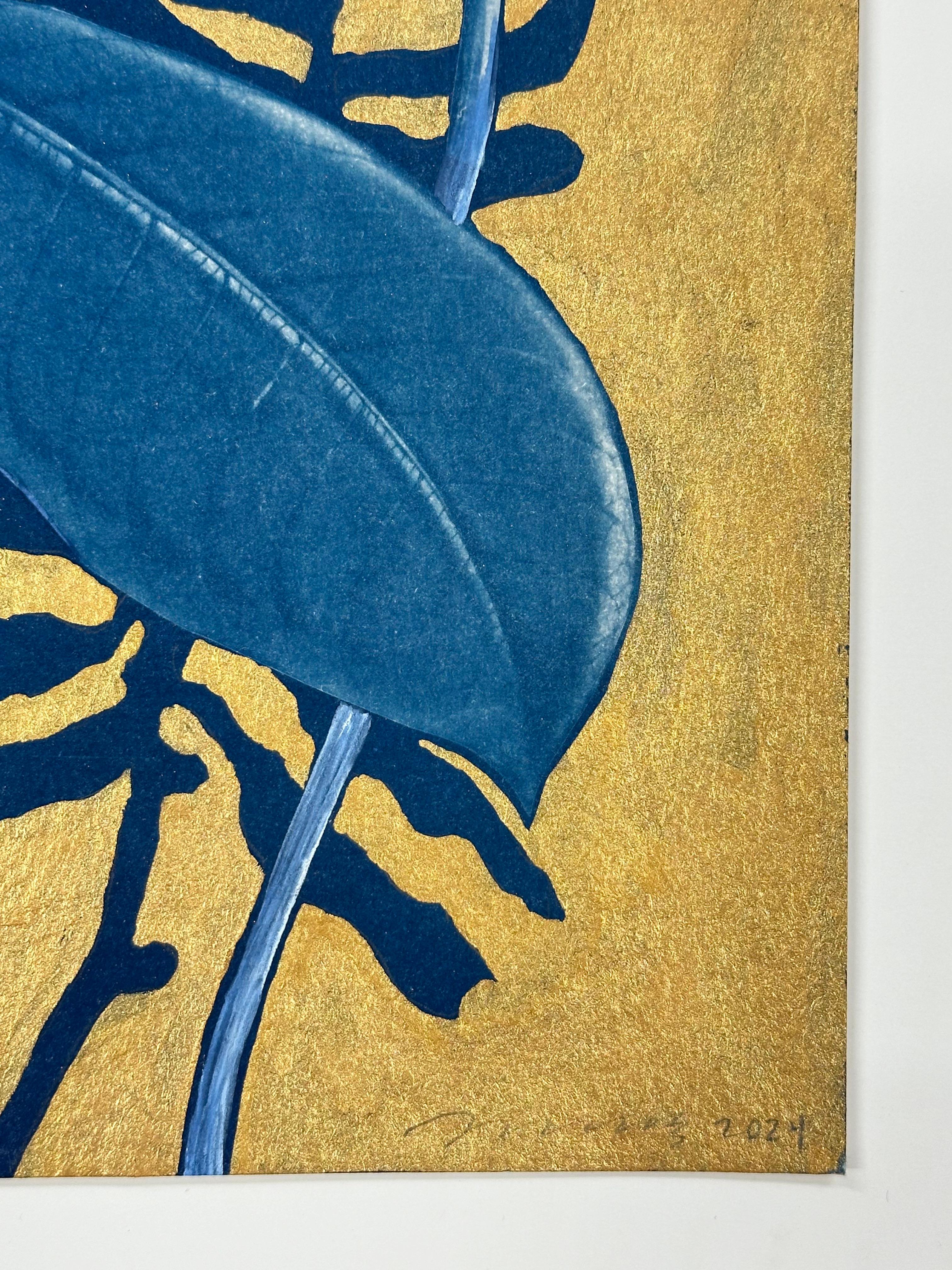 Flora d'oro Ombre di Magnolia - Pittura botanica metallizzata in cianotipia Fiori 2023 in vendita 8
