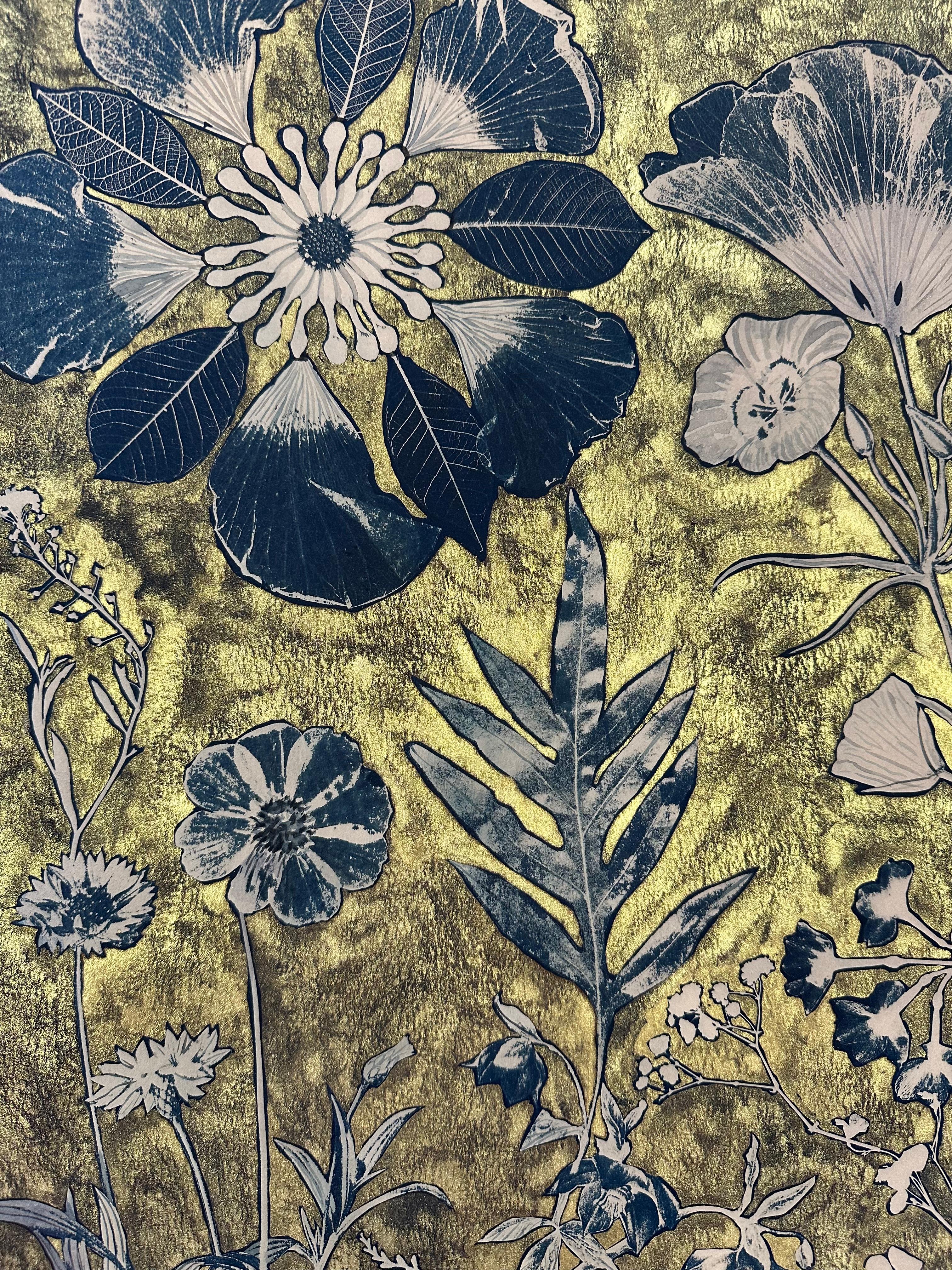 Fiordalisi Gold Flora - Pittura botanica metallizzata in cianotipia, 2021-'24 in vendita 1