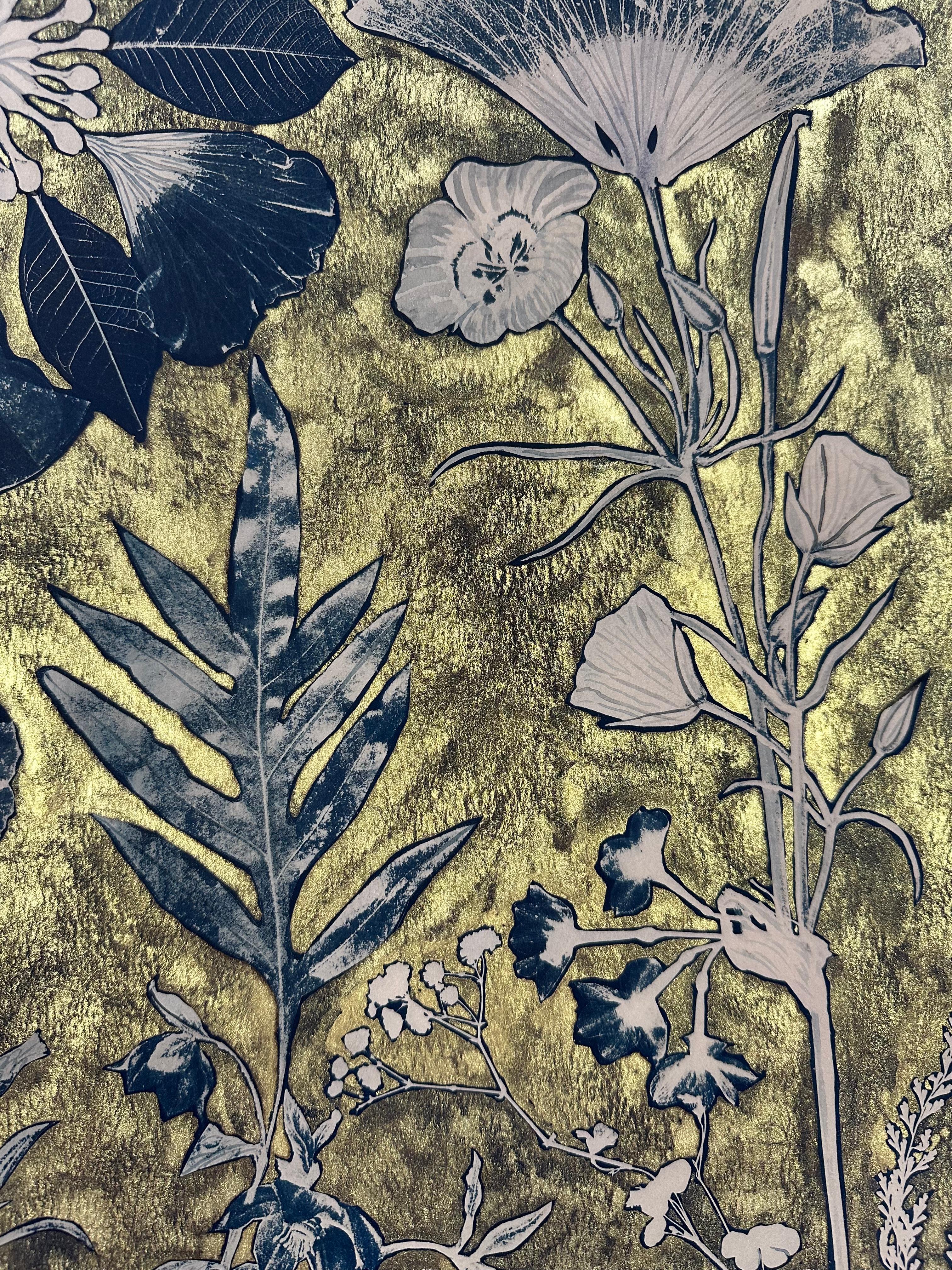 Fiordalisi Gold Flora - Pittura botanica metallizzata in cianotipia, 2021-'24 in vendita 2