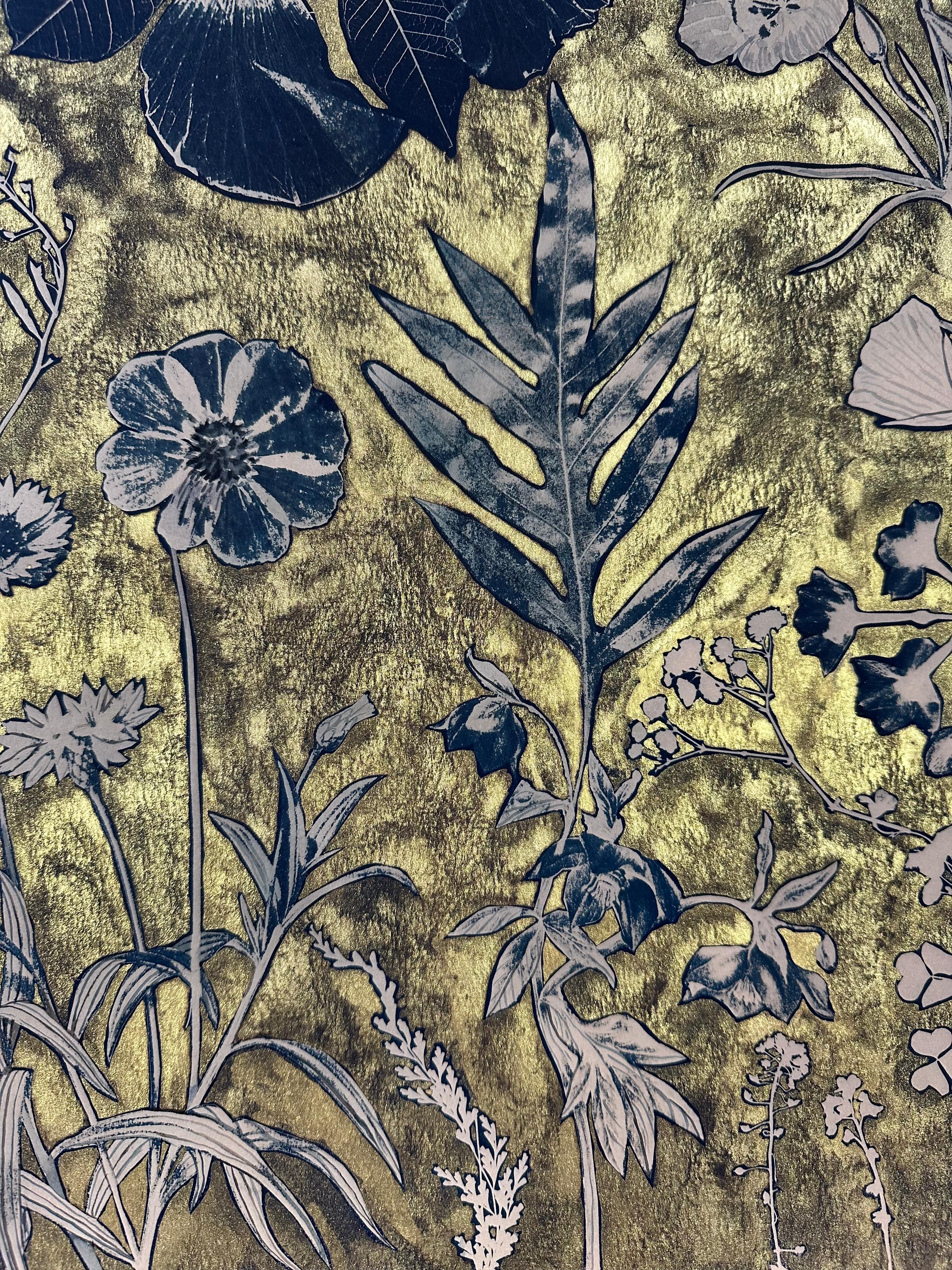 Fiordalisi Gold Flora - Pittura botanica metallizzata in cianotipia, 2021-'24 in vendita 3