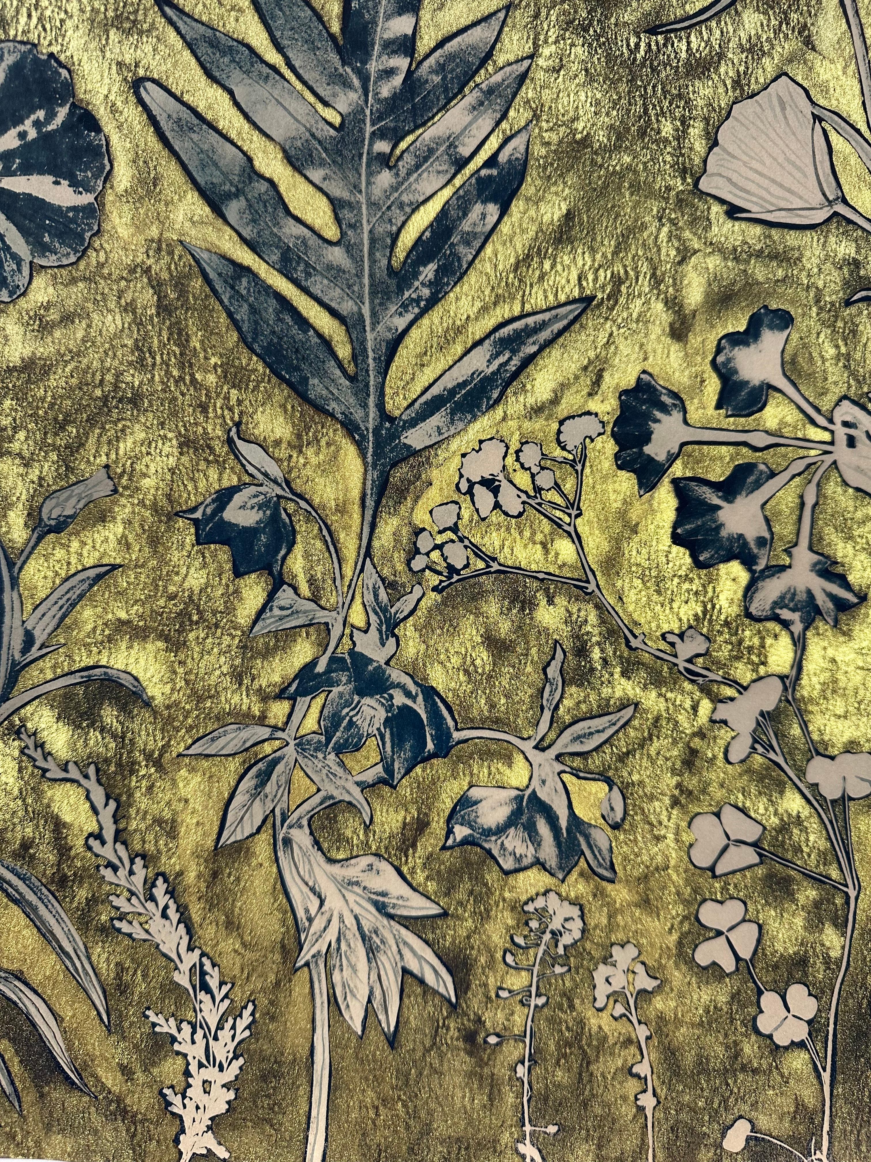 Fiordalisi Gold Flora - Pittura botanica metallizzata in cianotipia, 2021-'24 in vendita 4