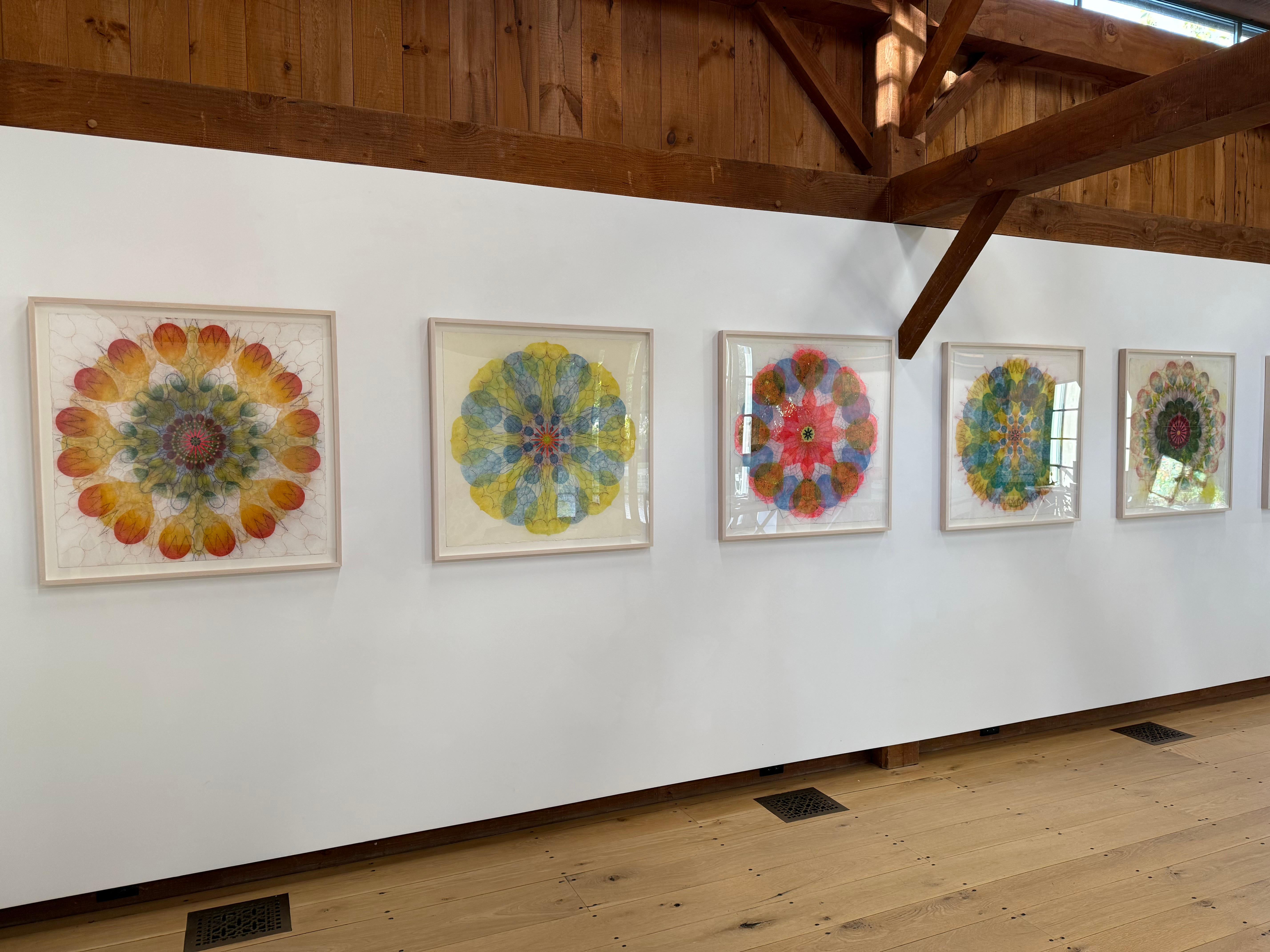 Molinete Cuatro - Mandala geométrico de flores rosa brillante azul amarillo, 2023 en venta 3