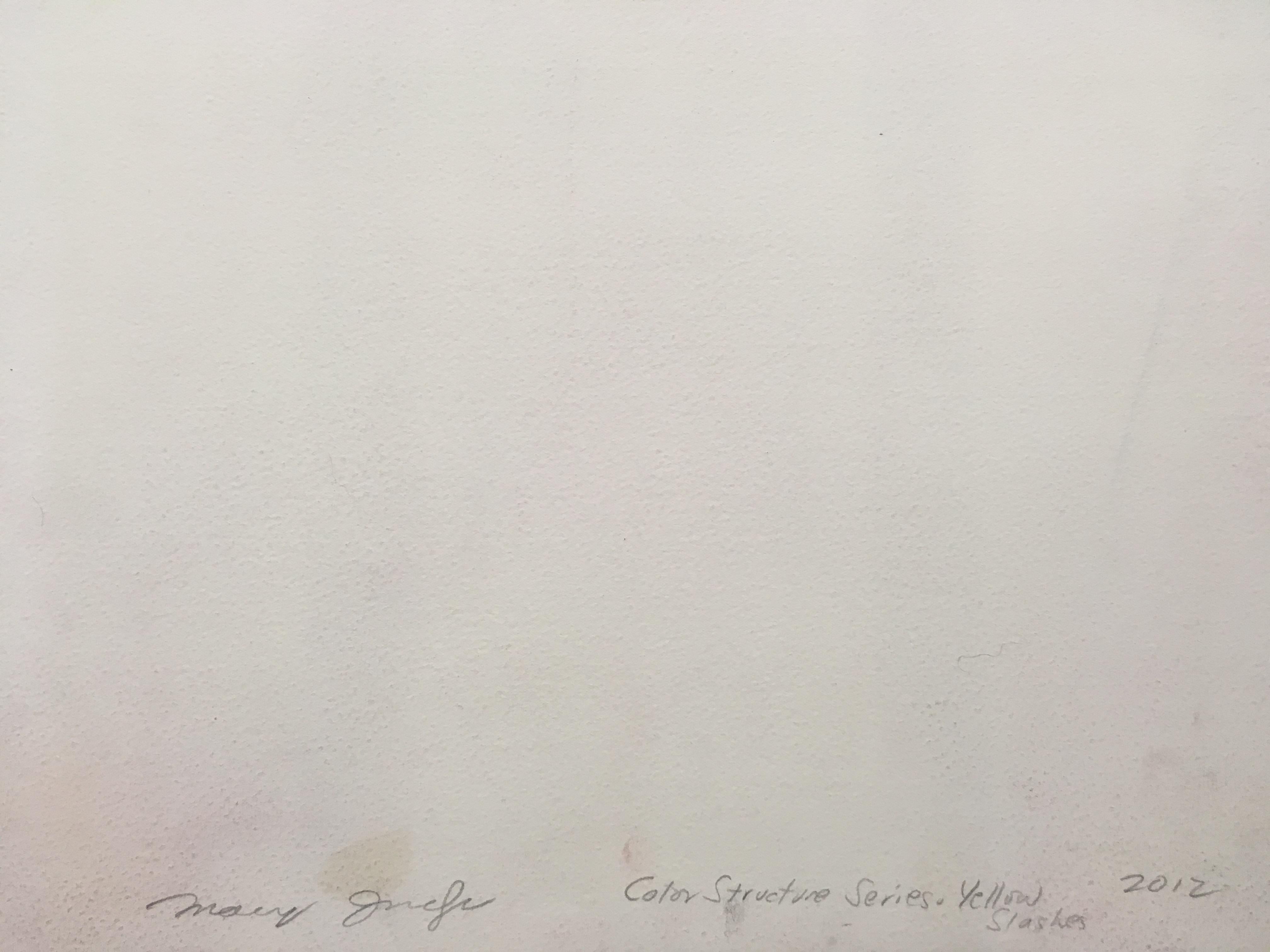 Farbstrukturierungsserie, gelbe Schienen, geometrische Zeichnung in Rot, Gelb, Blau (Weiß), Abstract Drawing, von Mary Judge