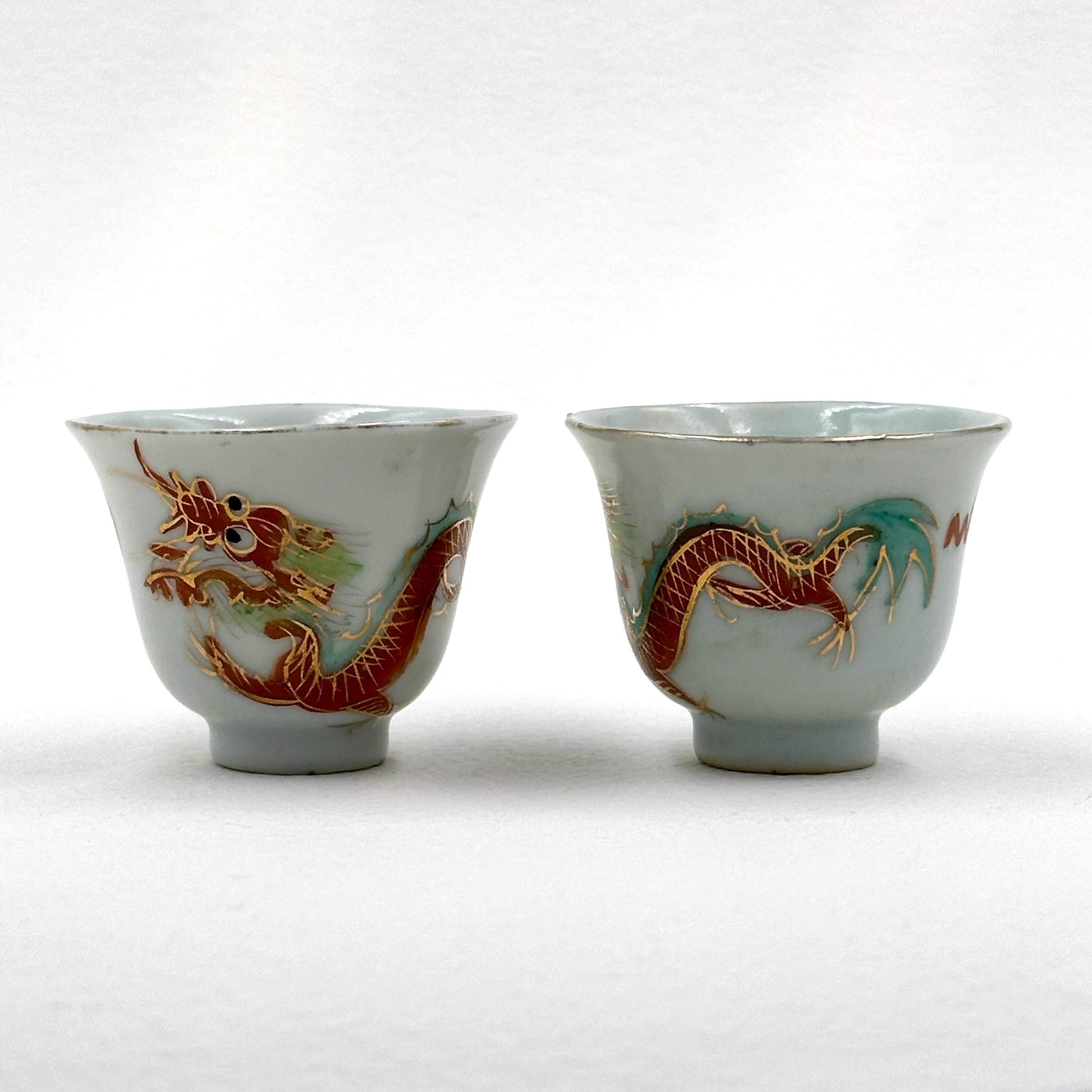 Handbemalte japanische Sake-Schalen – Art von Unknown