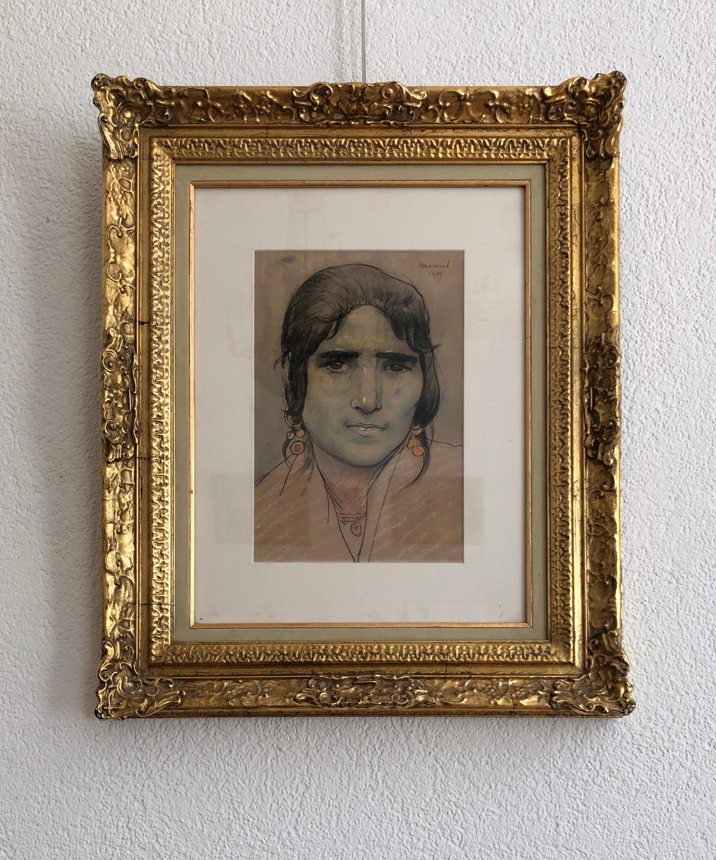 Travail sur papier
Cadre moulé en bois doré avec vitre en verre
61 x 51 x 6,5 cm