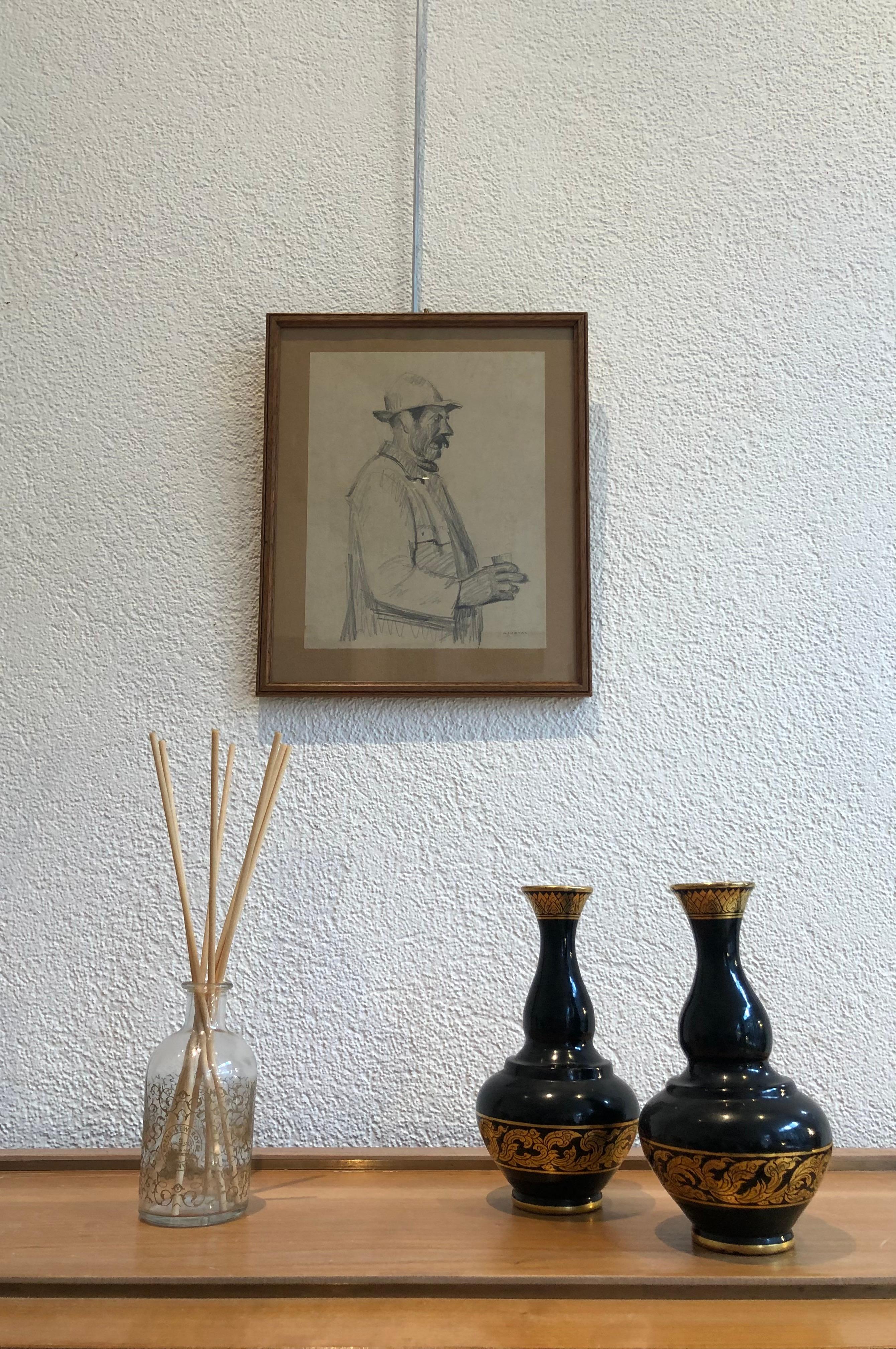 Vallese con un bicchiere di vino in vendita 1