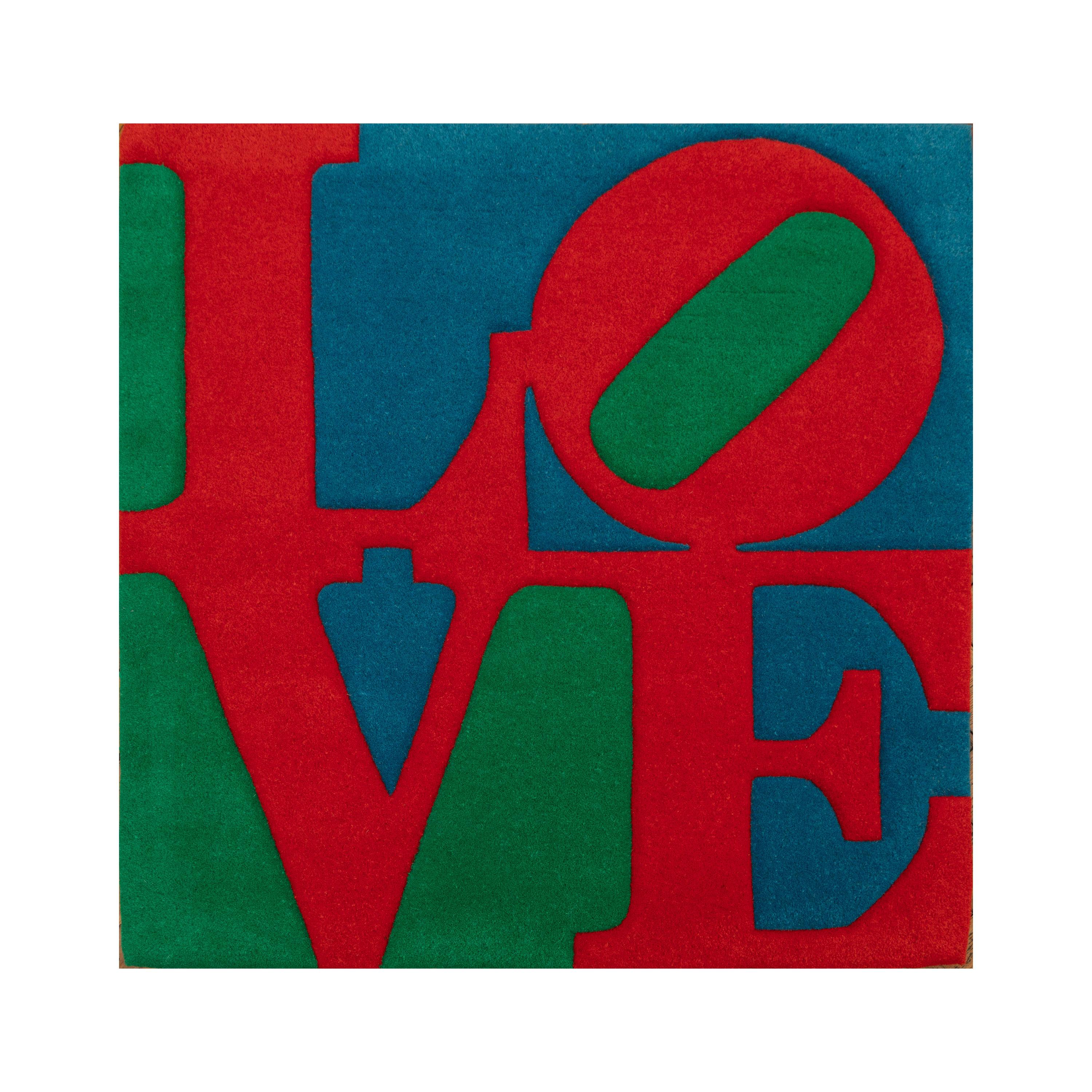 Classic LOVE, Indiana, Rot, Blau, Grün, Teppich, Installation – Art von Robert Indiana