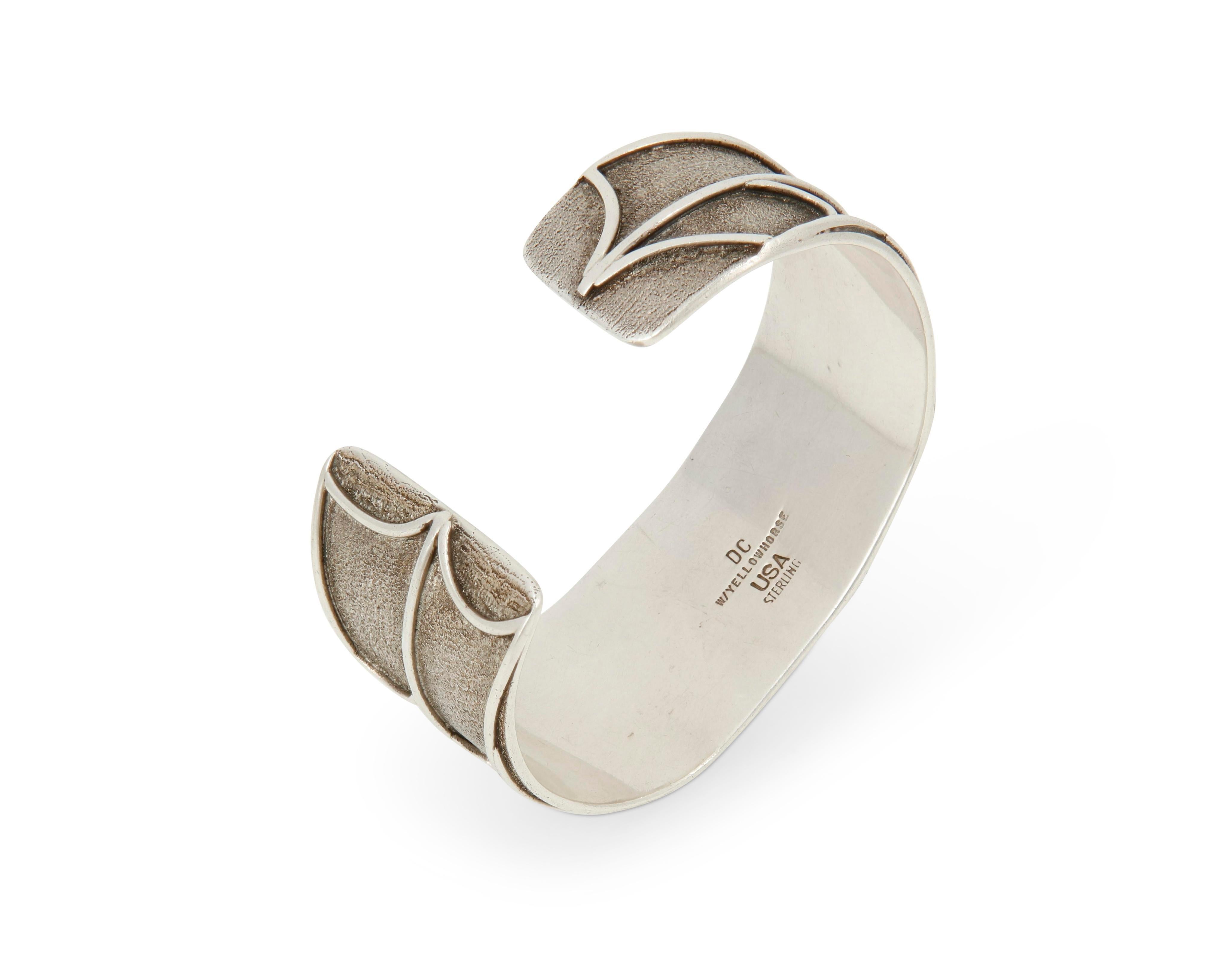 Bracelet manchette en argent sterling et corail du sud-ouest en vente 1