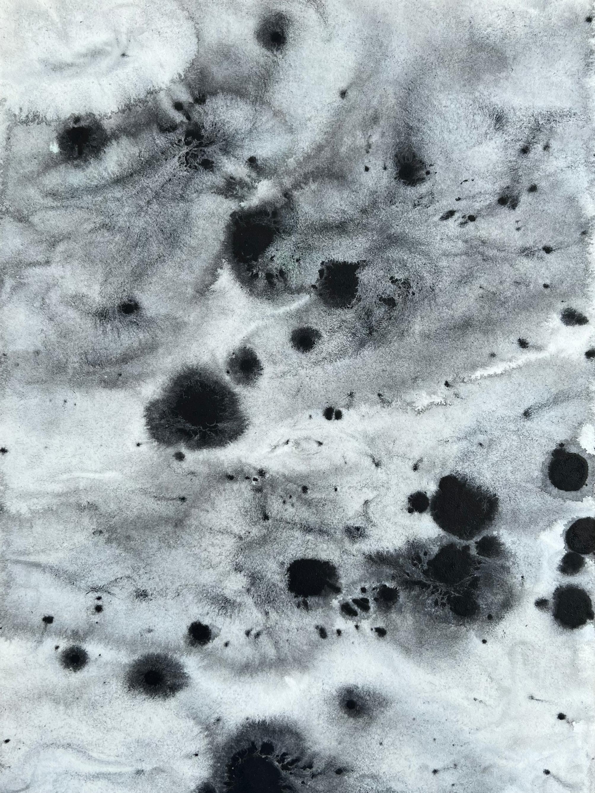 Paysage expressionniste totalement noir sur papier, 30 x 40 cm, peinture.