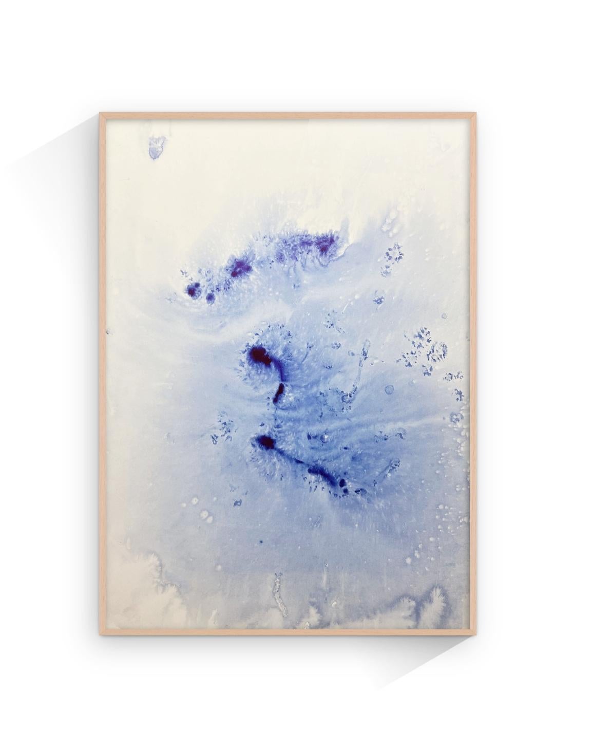 Contemporary blue painting on paper, Ruhige Seelandschaft, Abstrakter Expressionist – Art von TUSET
