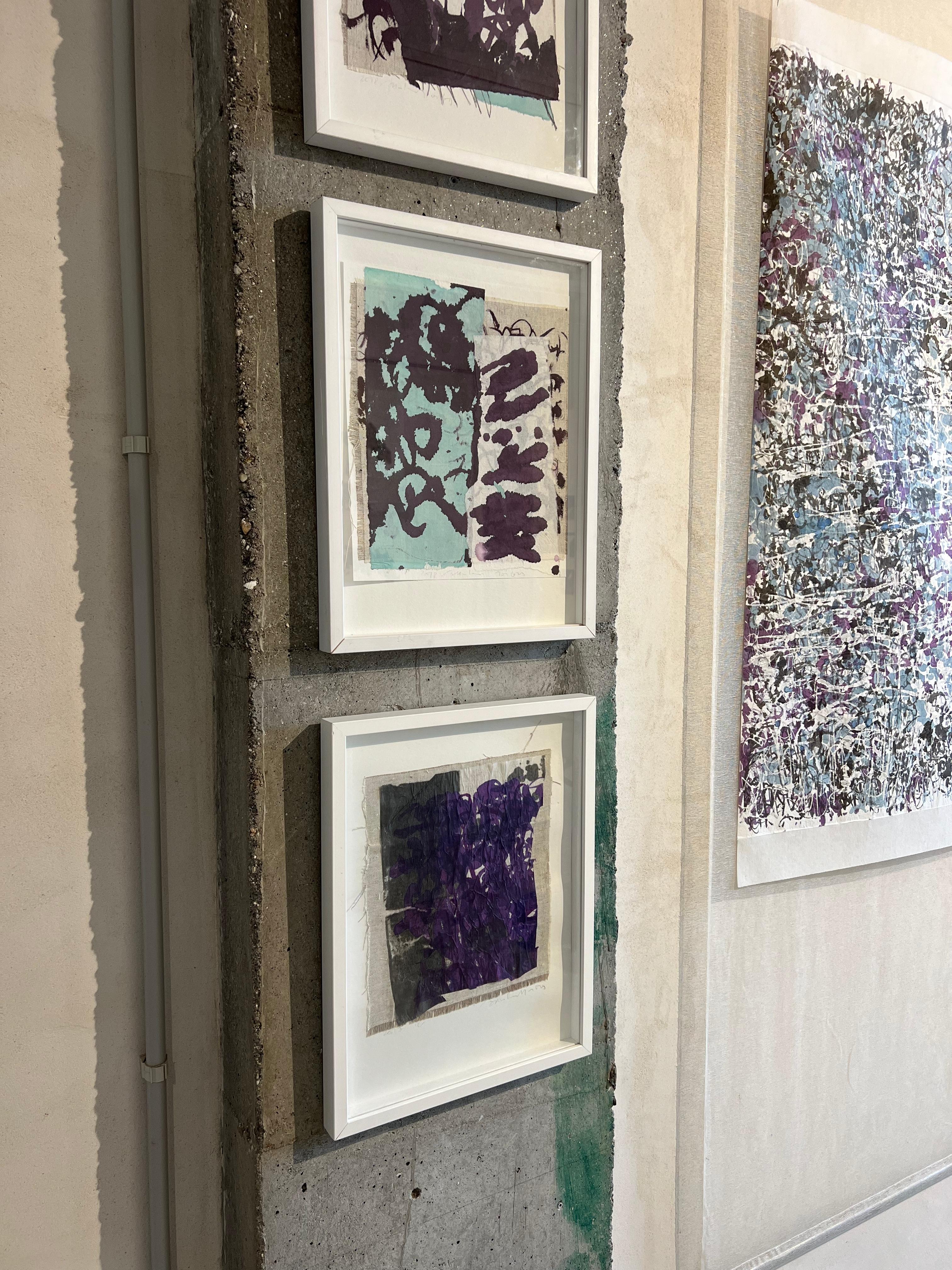 Dessin encadré à l'acrylique, encre sur papier de riz en coton, écriture violette et bleue - Beige Figurative Art par Bénédicte Hubert Darbois