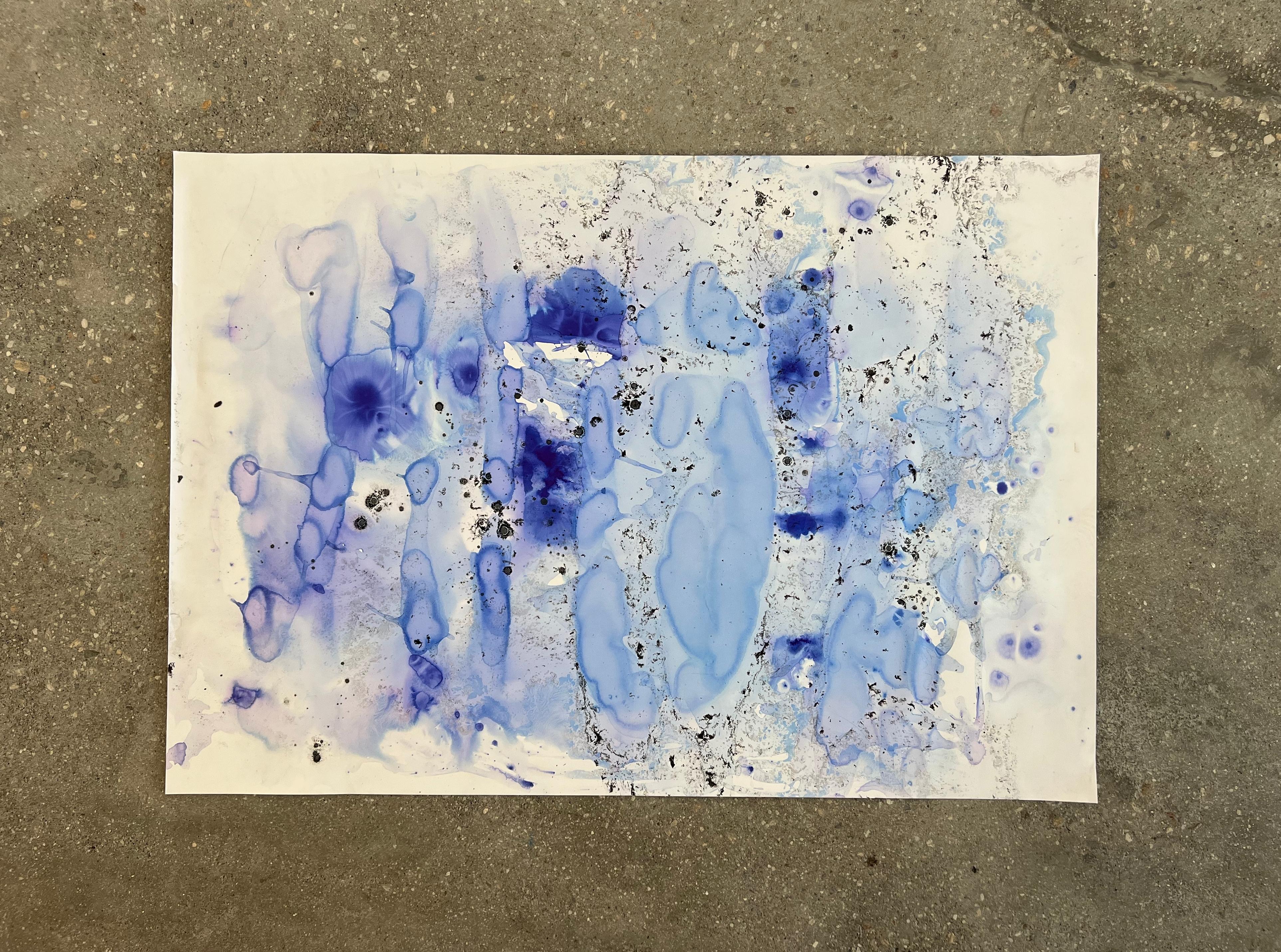 Grande peinture bleue et noire, cartographie de paysages, nuages et montagnes - Art de TUSET