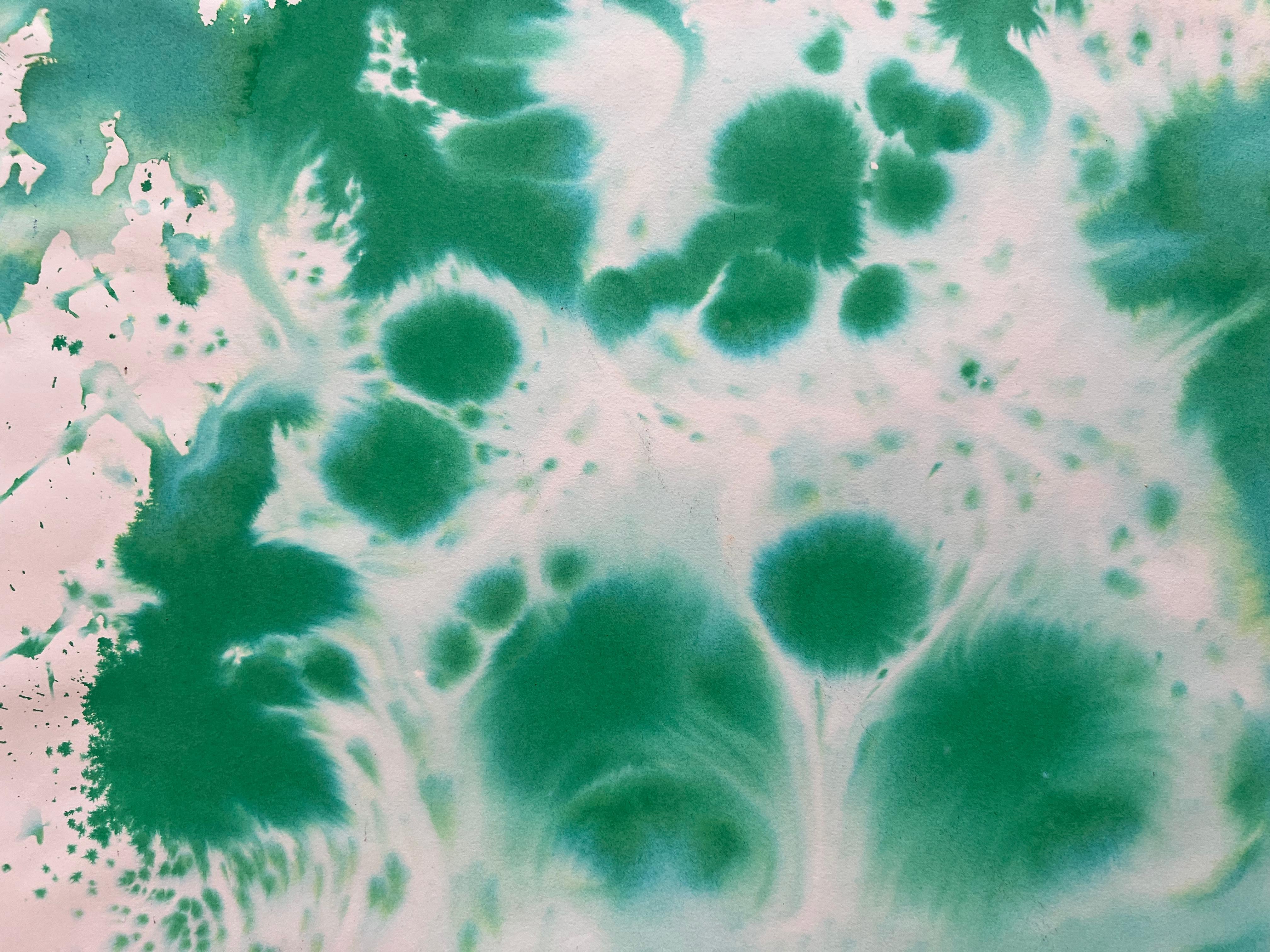 Pintura a tinta sobre papel con agua de mar, universo verde, textura de trazos infinitos en venta 2