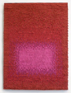 Opera d'arte in pelle intrecciata con sfumature di colore rosso e rosa