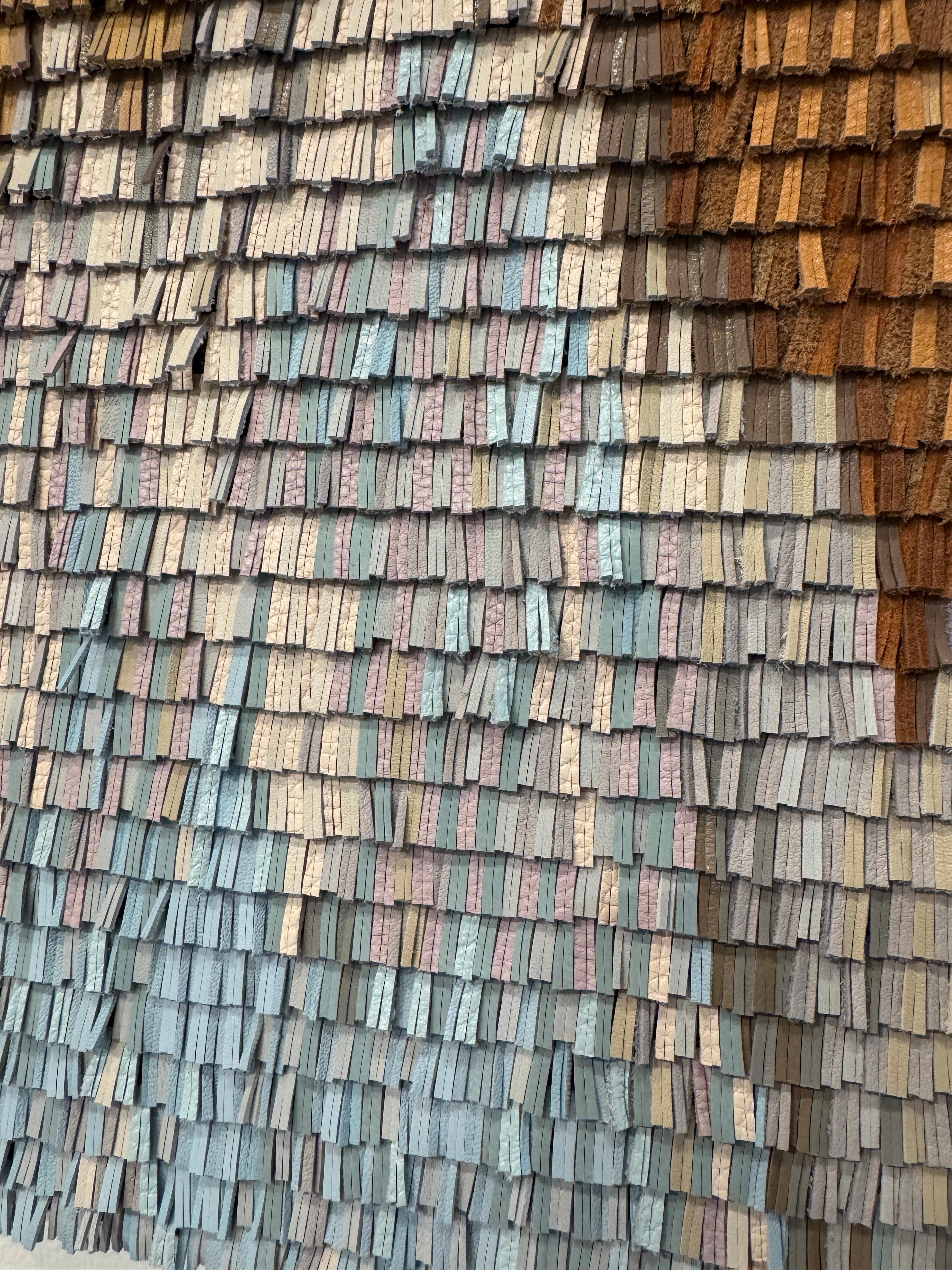 Œuvre tissée en cuir à dégradé de couleur orange-bleu en vente 3